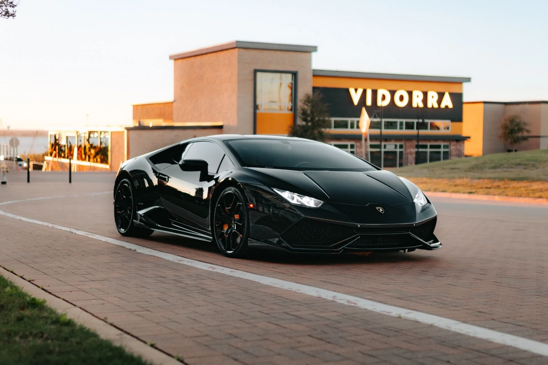 mph015_3341814263_Used_2016_Lamborghini_Huracan_LP_610_4_1731972208_cc73584cd7