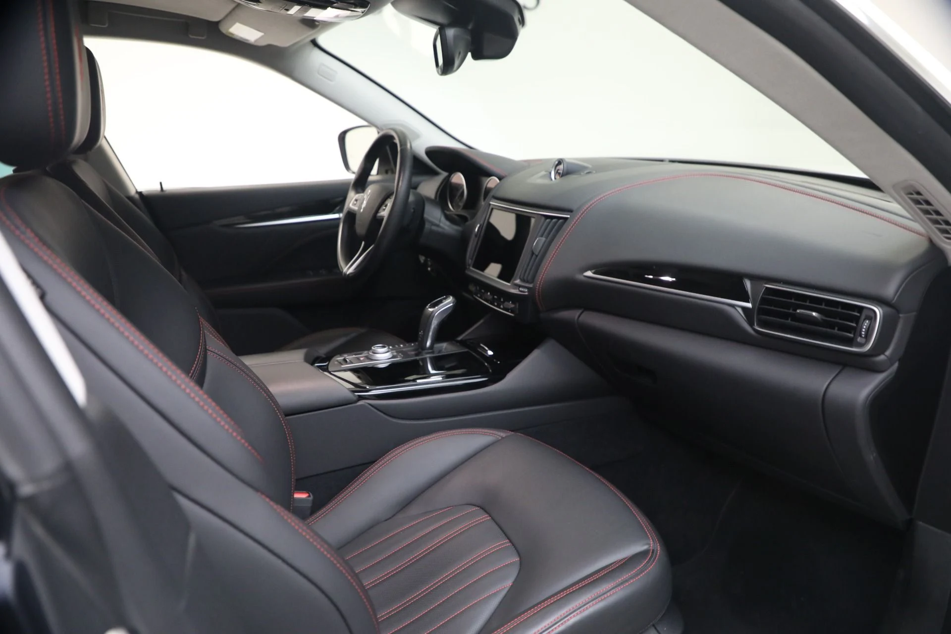 mph015_3344377000_Used_2022_Maserati_Levante_GT_1764079990_3eb8d8b371