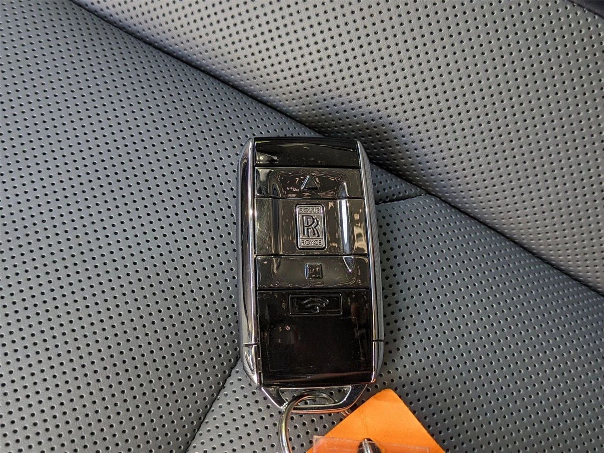 mph015_3344780290_772f0c2d340392df2513144efa4a2b96_da89226291