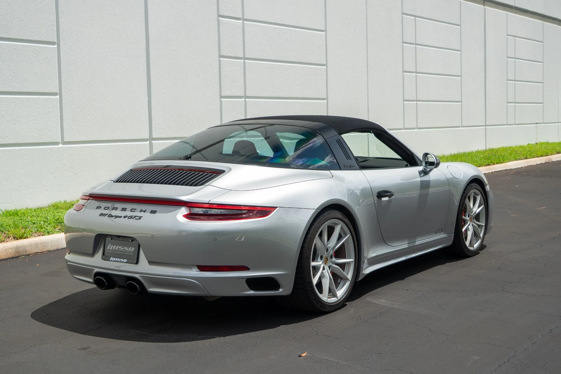 mph015_3346585045_Used_2019_Porsche_911_Targa_4_GTS_1756154089_d5772aaf3c