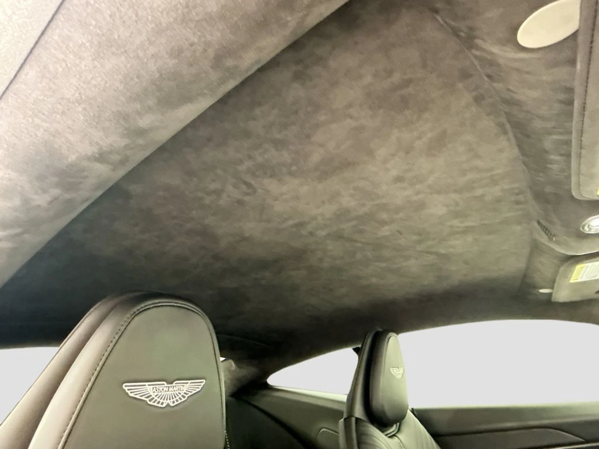 mph015_3348524328_used_2018_aston_martin_db11_v12coupe_8119_23017514_16_1024_35ed12341a