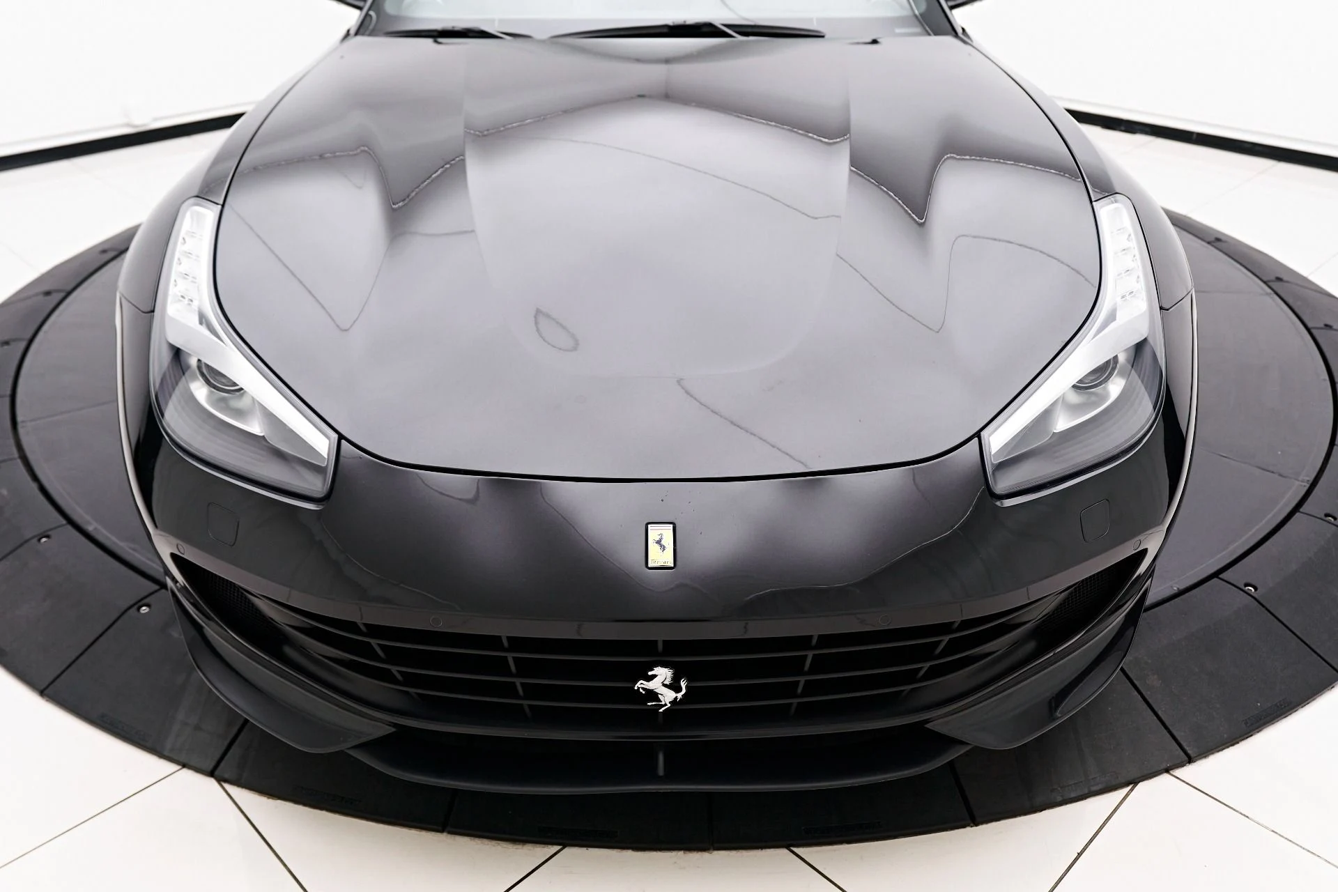 mph015_3349602893_Used_2018_Ferrari_GTC_4_Lusso_V12_1700276387_5c9e4166f4