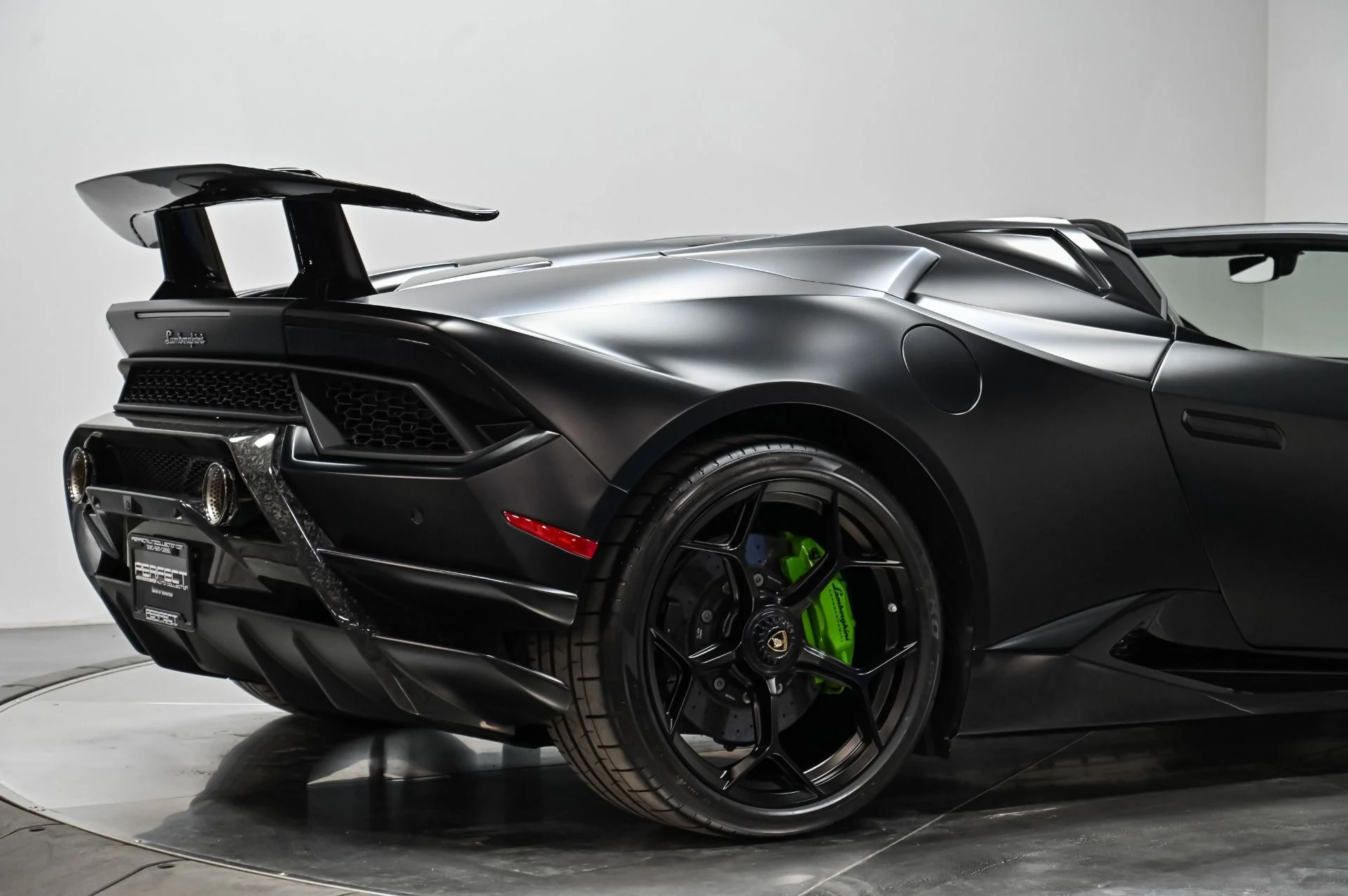mph015_3352302347_Used_2019_Lamborghini_Huracan_Performante_1756916743_24d0d0e2b9