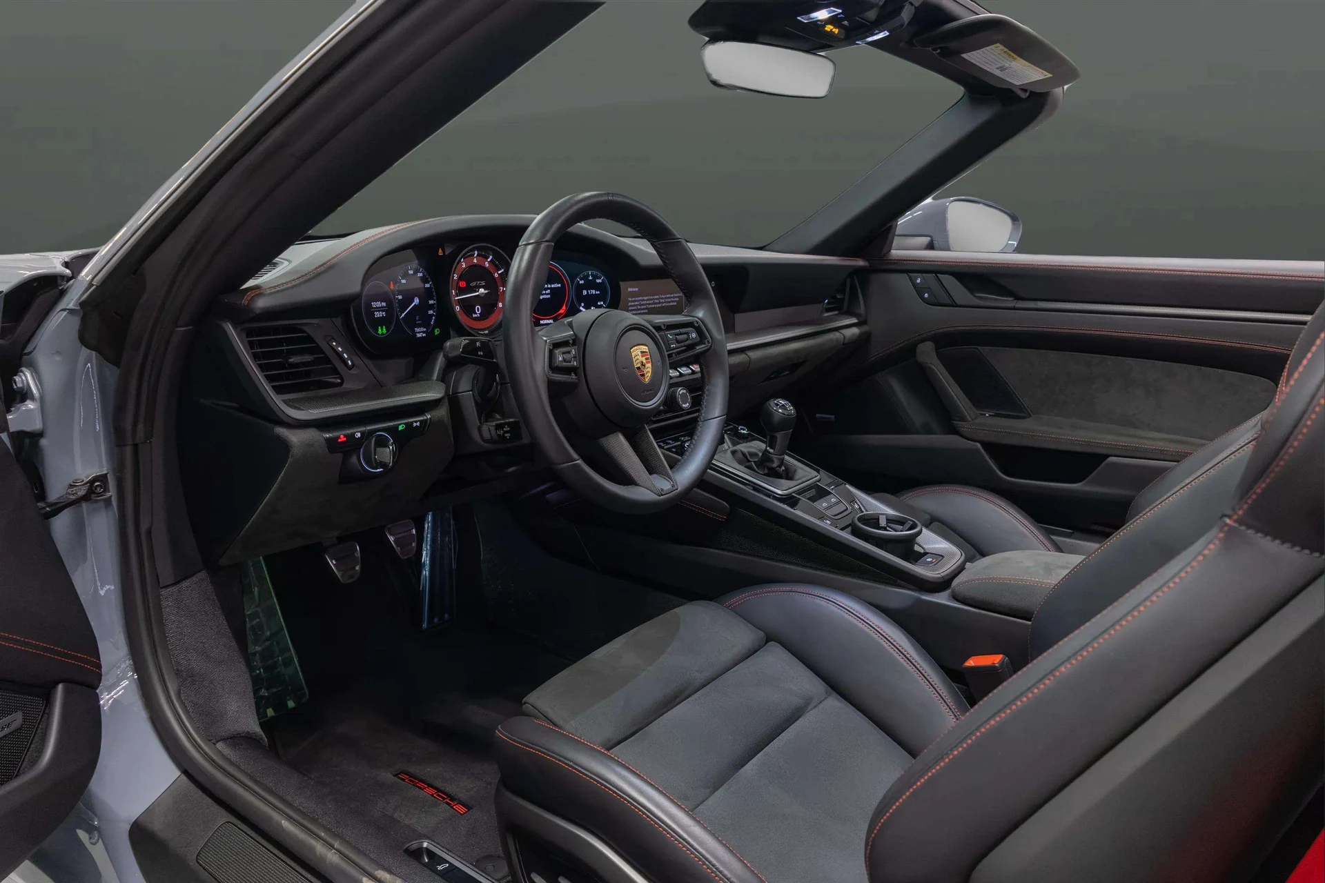 mph015_3357211054_3df431de_3ebd_4203_872c_d9e668973f41_2_16_Interior_202420_Porsche2091120_Targa20420_GTS_2028_WP_0_BB_2_A91_RS_23487229_21_ea1b8d607c