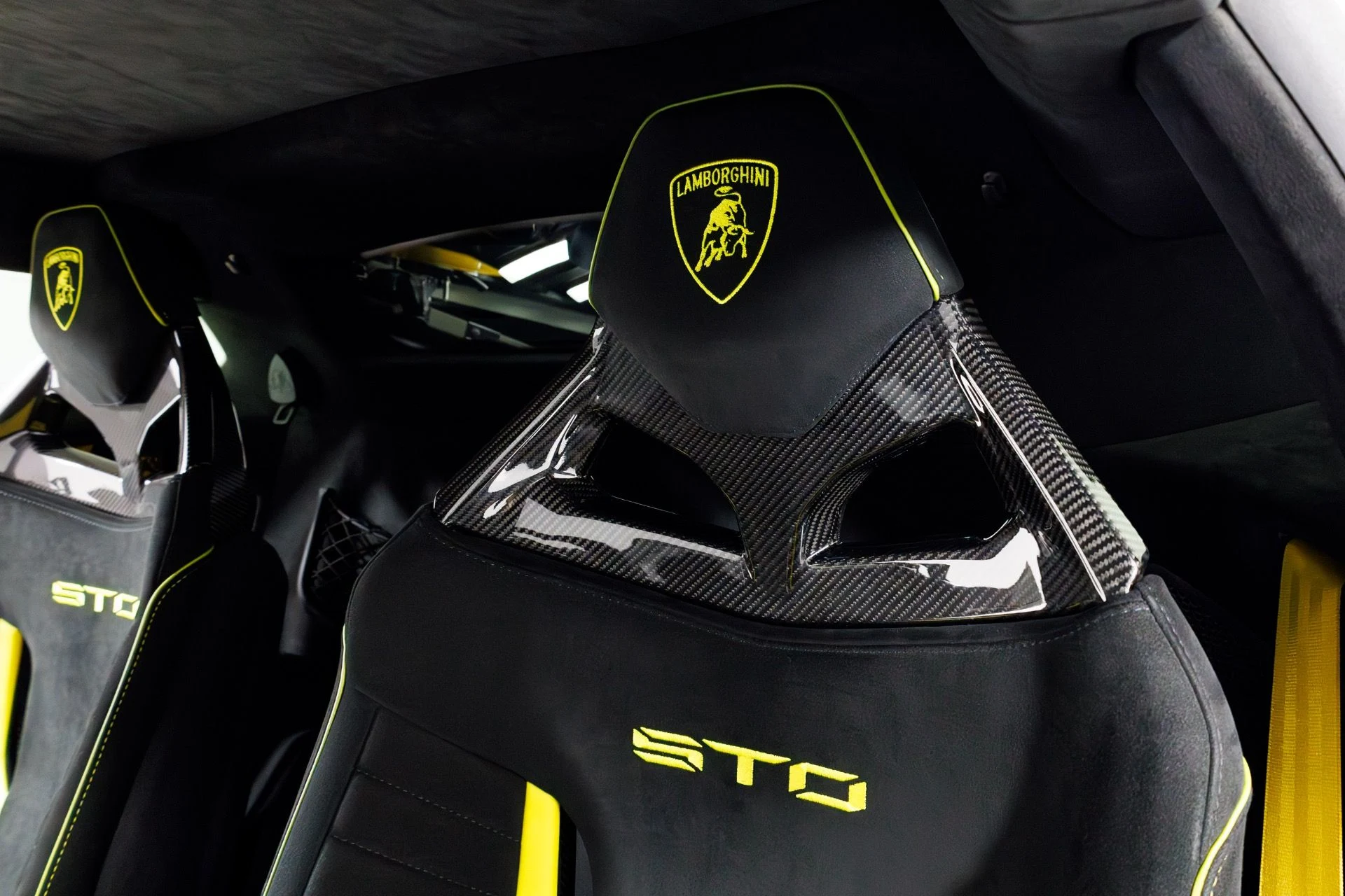 mph015_3358547971_Used_2022_Lamborghini_Huracan_STO_1770056096_c4e464018e