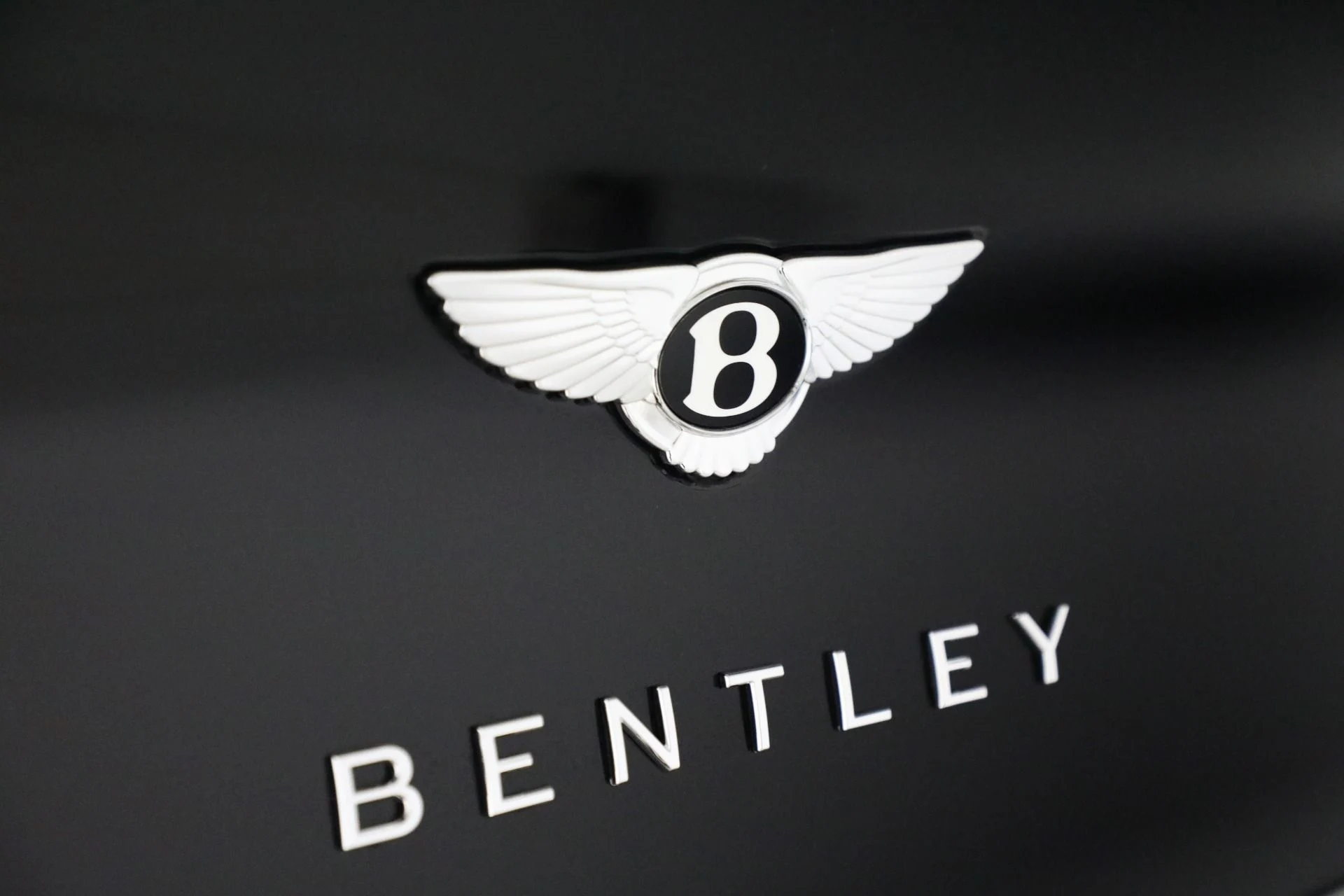 mph015_3363654182_New_2025_Bentley_Bentayga_V8_726eb266f3