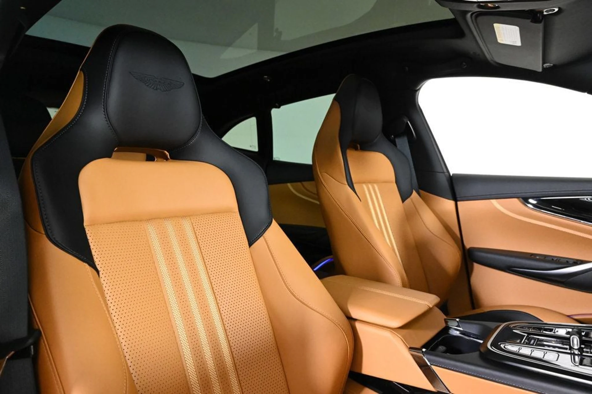 mph015_3363908845_new_2025_aston_martin_dbx_707awd_11350_22901313_15_1024_4bb1880651