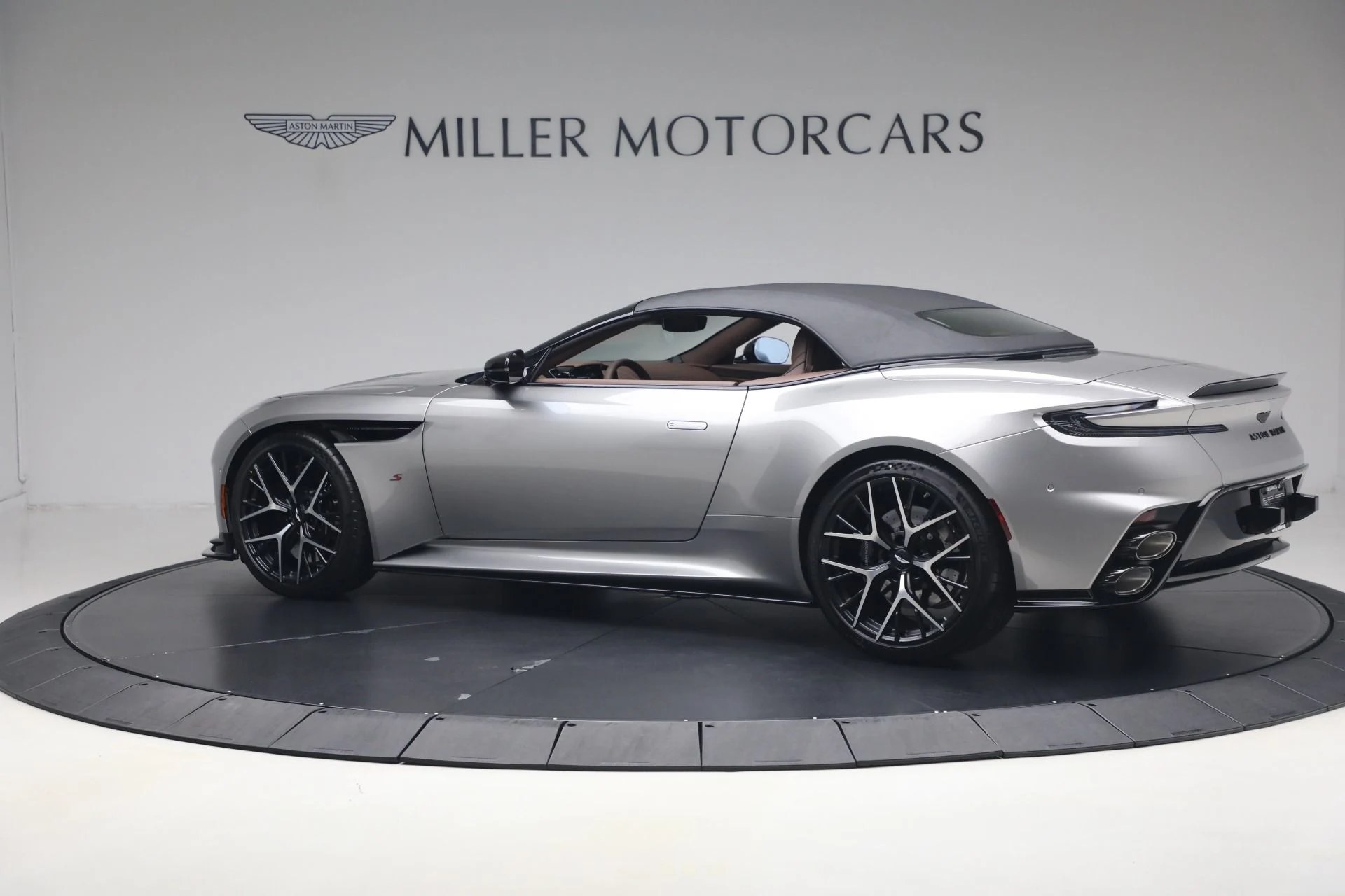 mph015_3371753727_New_2026_Aston_Martin_DB_12_S_Volante_1781361339_d1acd2efc0