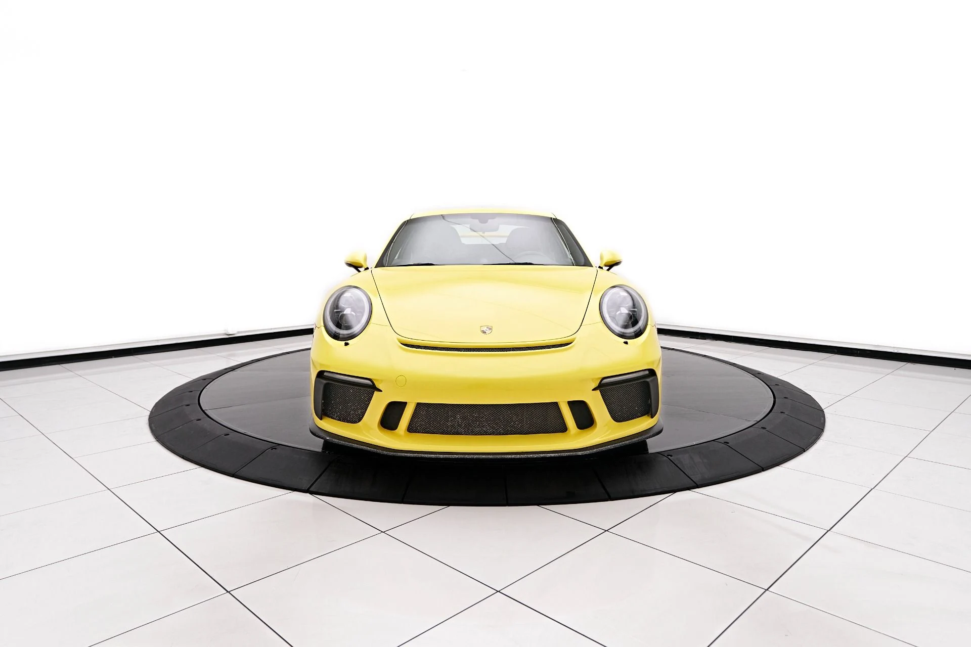 mph015_3375134791_Used_2018_Porsche_911_GT_3_1755896693_1923e18259