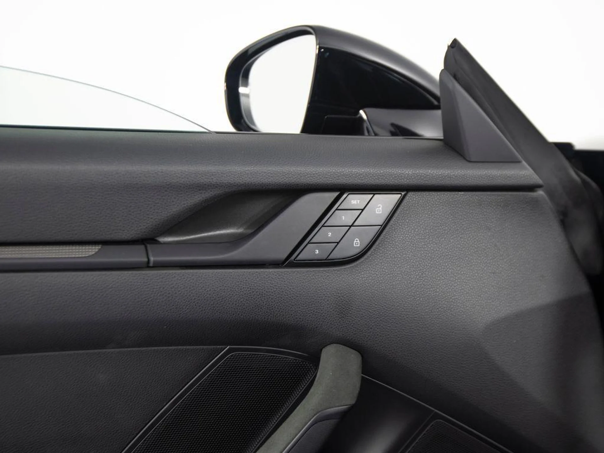 mph015_3380702452_3_BL_mbj_L_Os_HDA_Ox_Xo_B_Mr6m_Jg8q8_e3c5fcb010