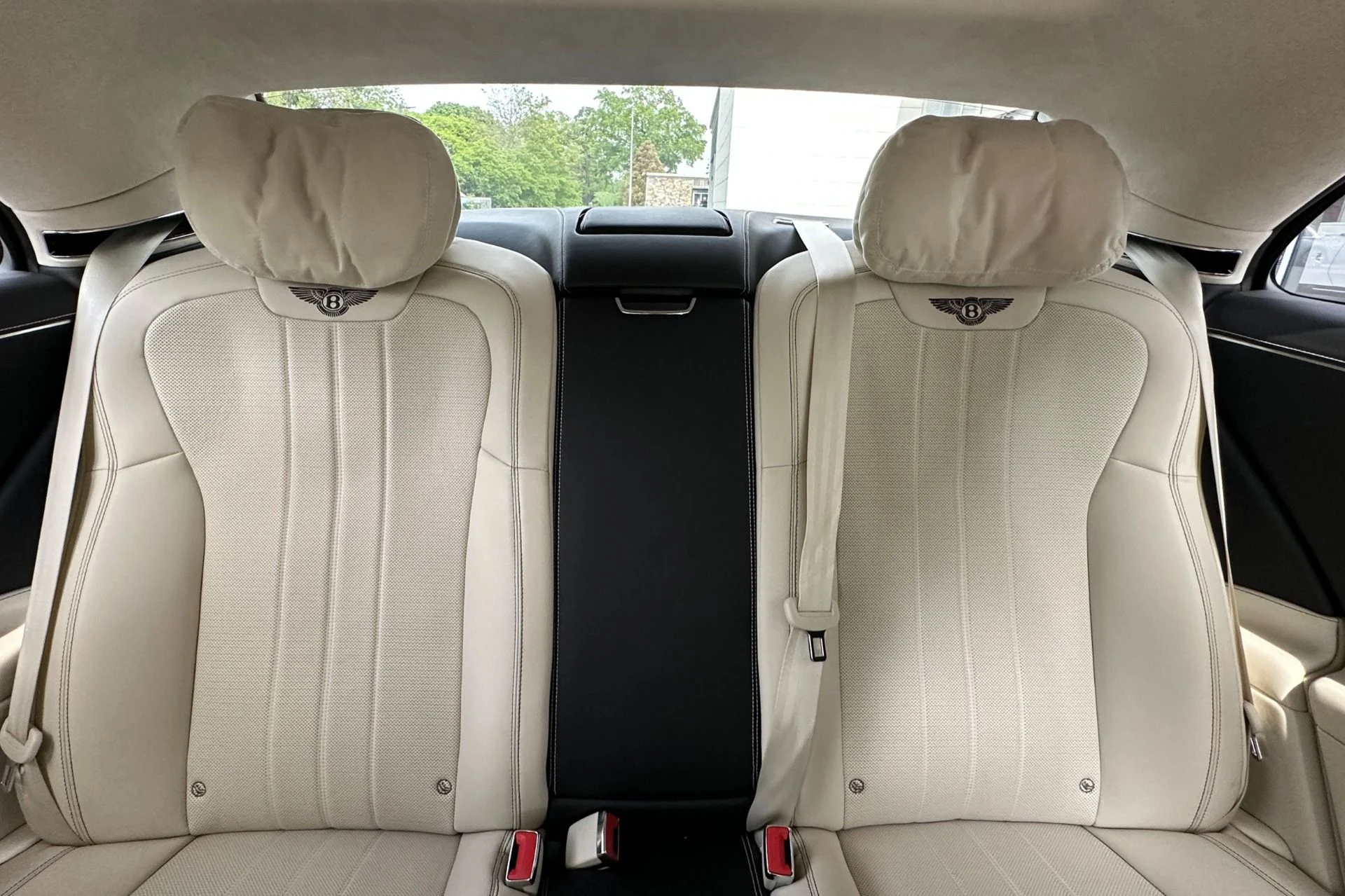 mph015_3393604203_Used_2022_Bentley_Flying_Spur_V8_1779967865_01f61290a4