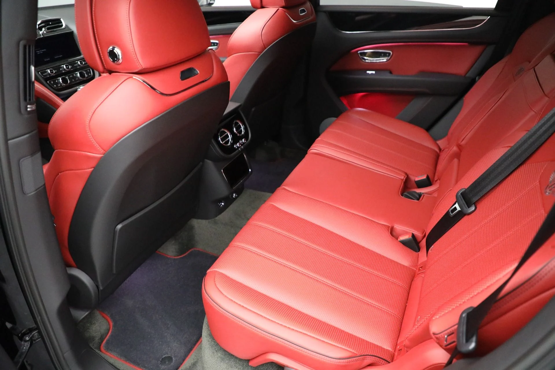 mph015_3395301887_Used_2022_Bentley_Bentayga_V8_1772749614_4a8b578c70