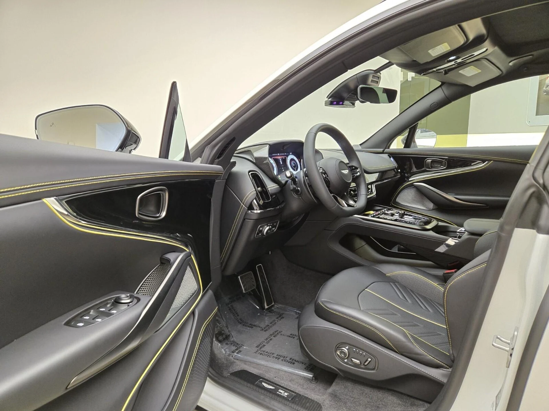 mph015_3395521155_New_2026_Aston_Martin_DBX_S_1783747086_ab6baca12e
