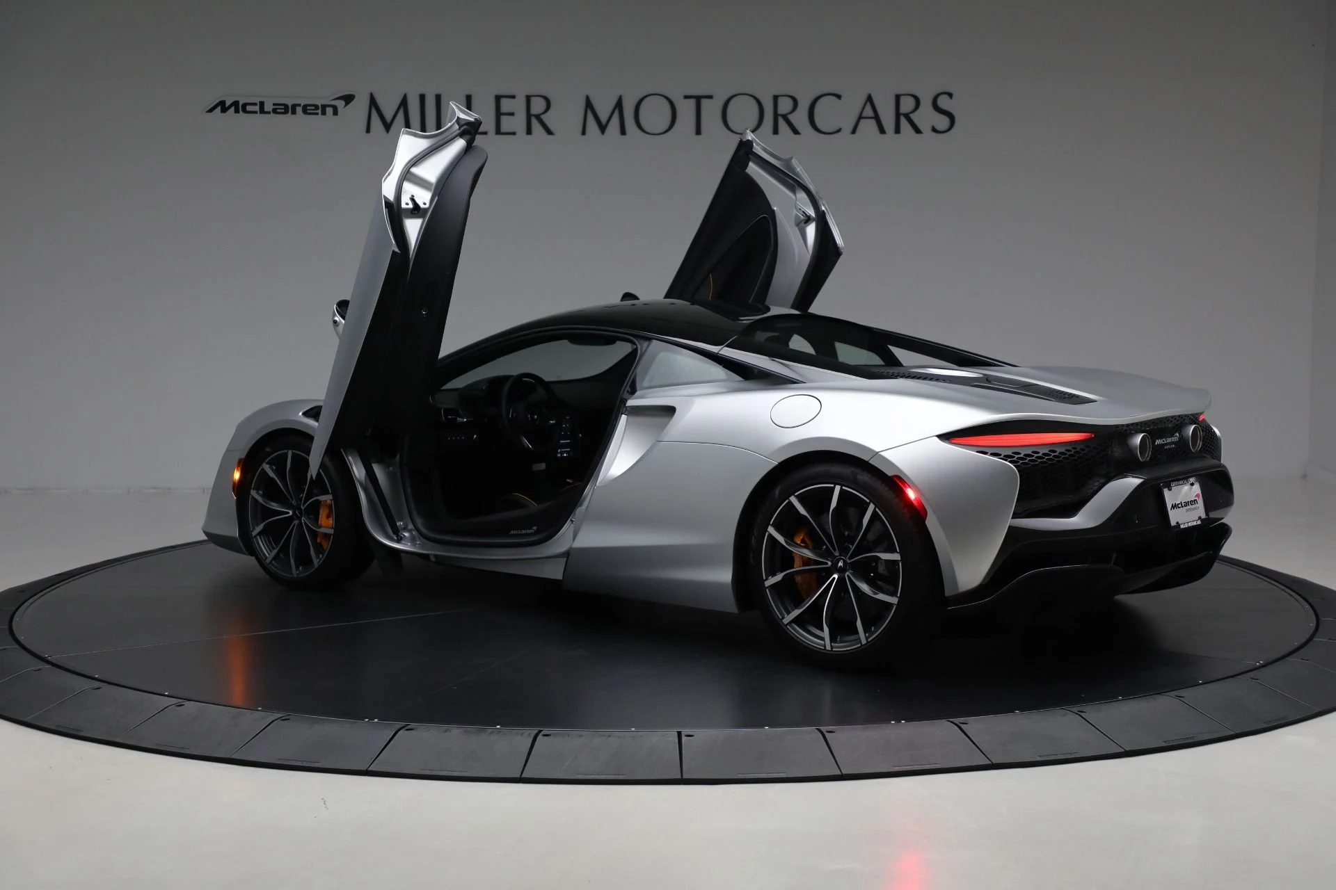 mph015_3401960008_Used_2023_Mc_Laren_Artura_Vision_15682cf1df
