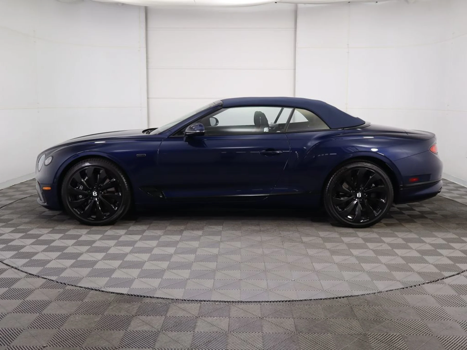 mph015_3406788003_used_2024_bentley_continental_gtaconvertible_8119_22843992_16_1024_343ee38cf5