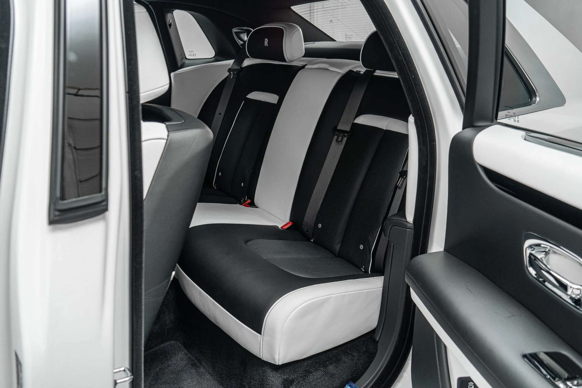 mph015_3407478178_Used_2026_Rolls_Royce_Ghost_Two_Tone_Interior_Low_Miles_1781640354_324fc27705
