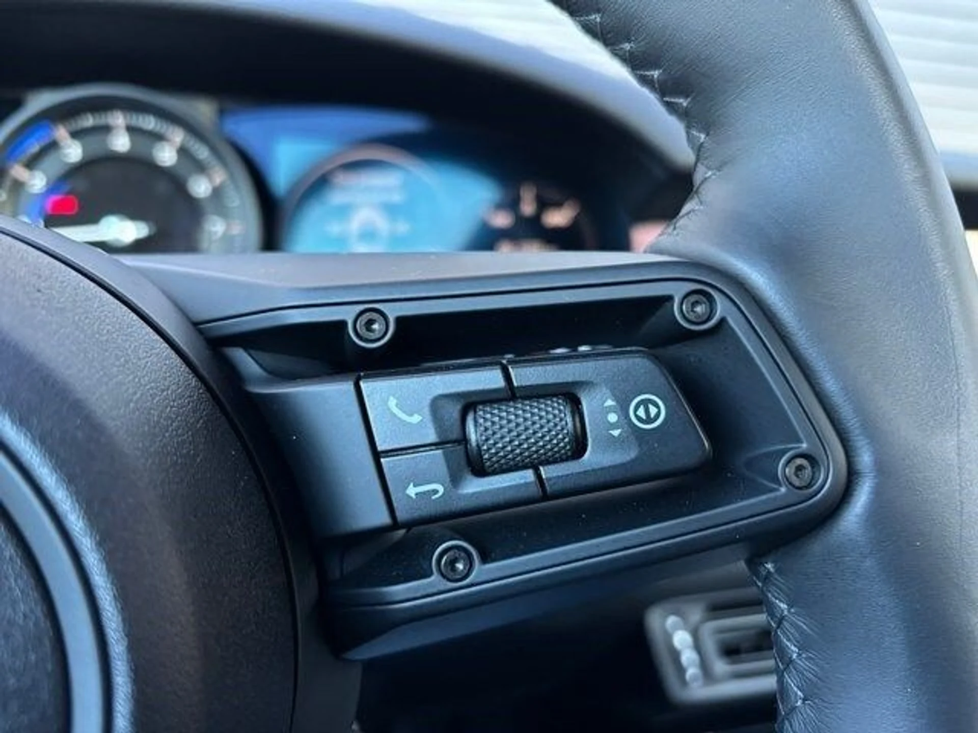 mph015_3411225876_b9e2c5c0496ceb83a0a1d665bd4e70bdx_d292aaeb5b