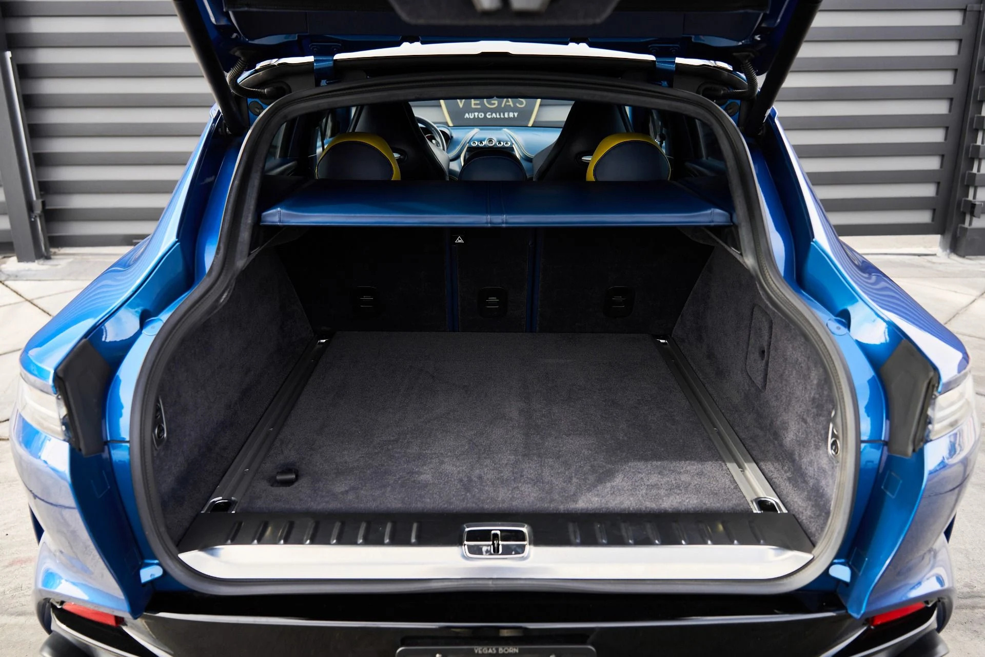 mph015_3413862142_Used_2023_Aston_Martin_DBX_707_1762900315_64899d82af