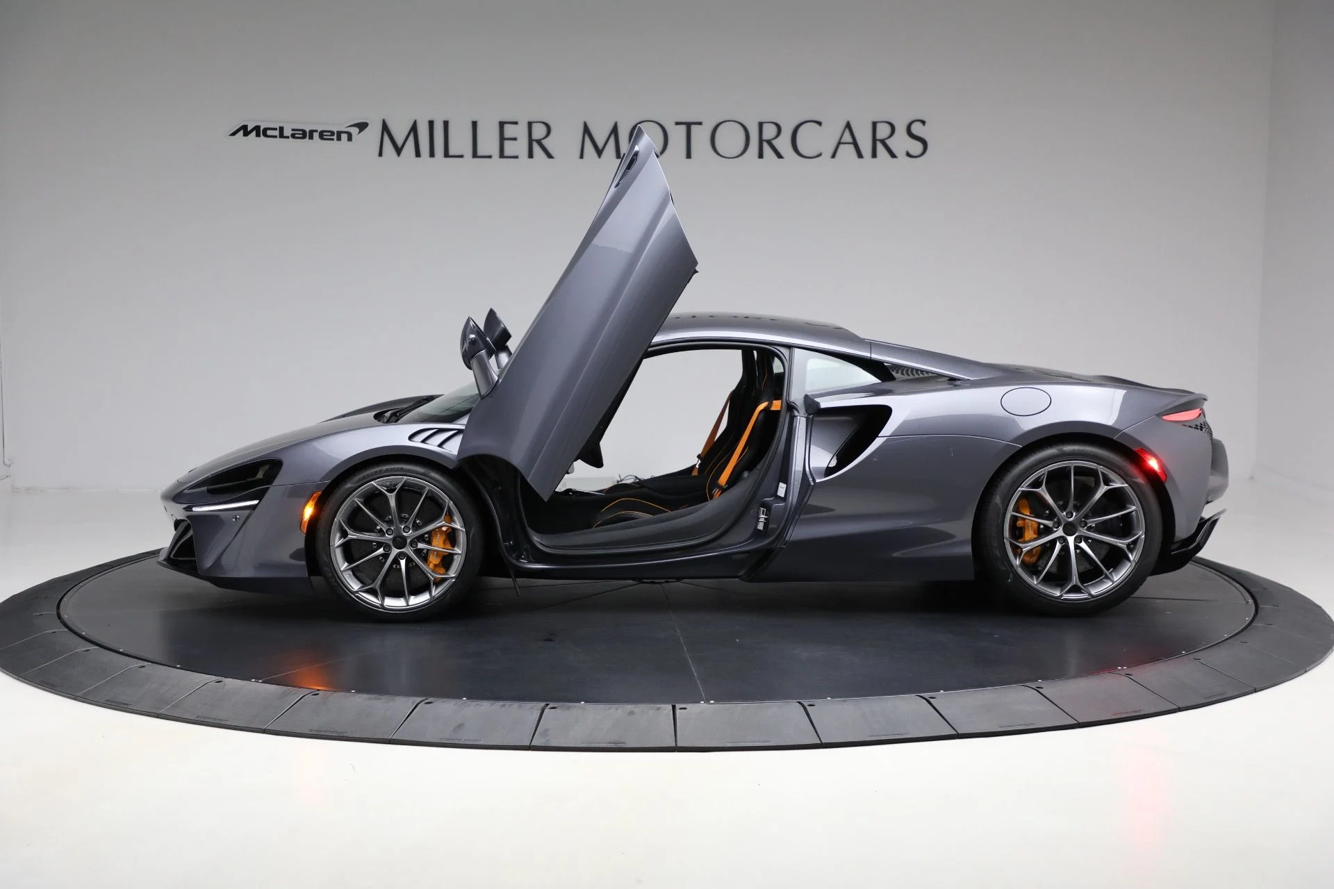 mph015_3414438390_New_2025_Mc_Laren_Artura_Vision_801090e36f