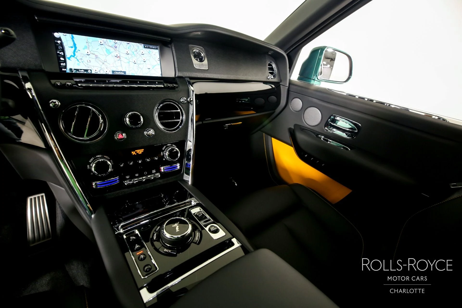 mph015_3415945758_Used_2023_Rolls_Royce_Cullinan_1688236802_64d7b348e6