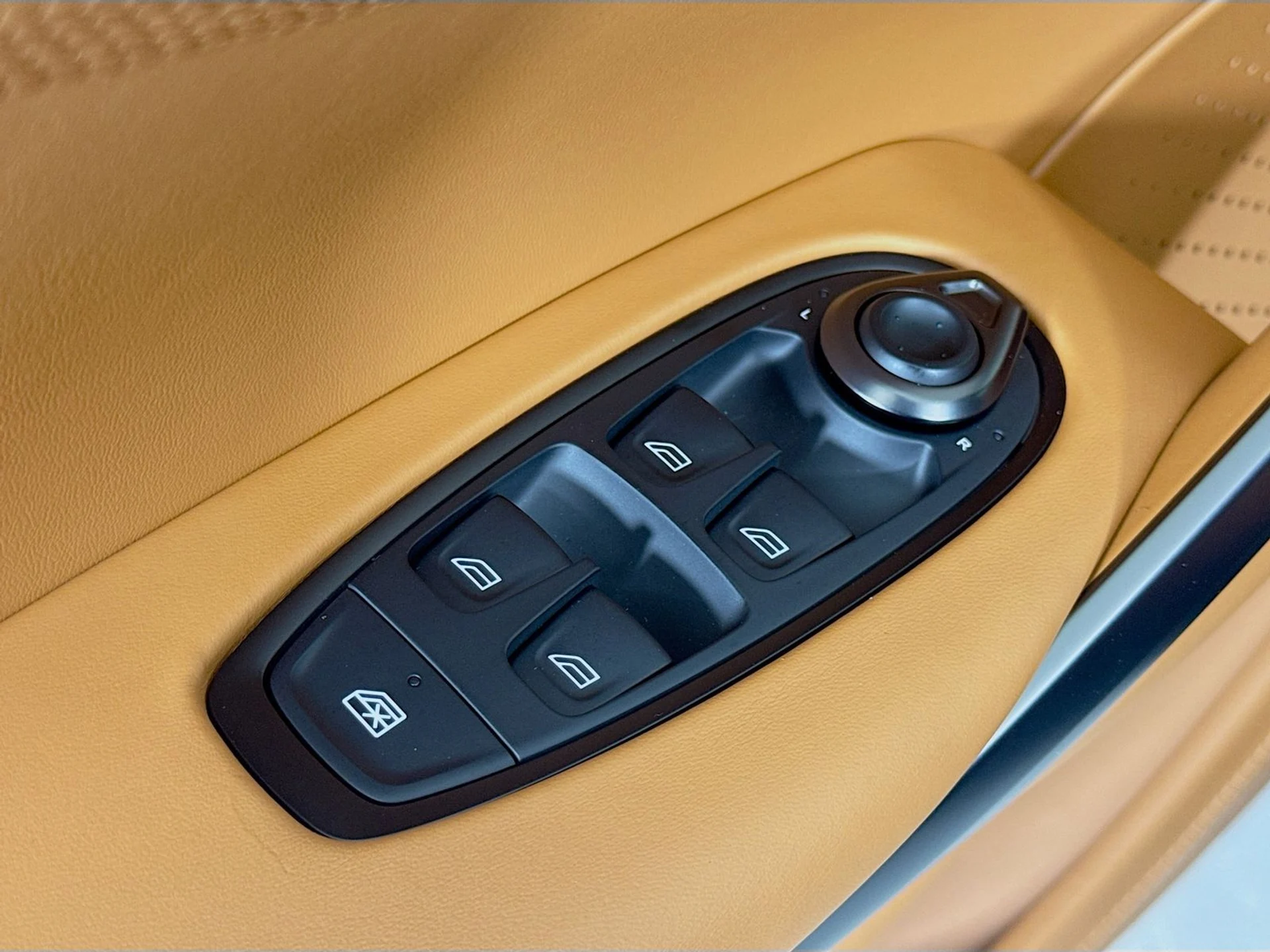 mph015_3419340235_5849d4ffce540fe7df5a99946e314785x_0df47d058b