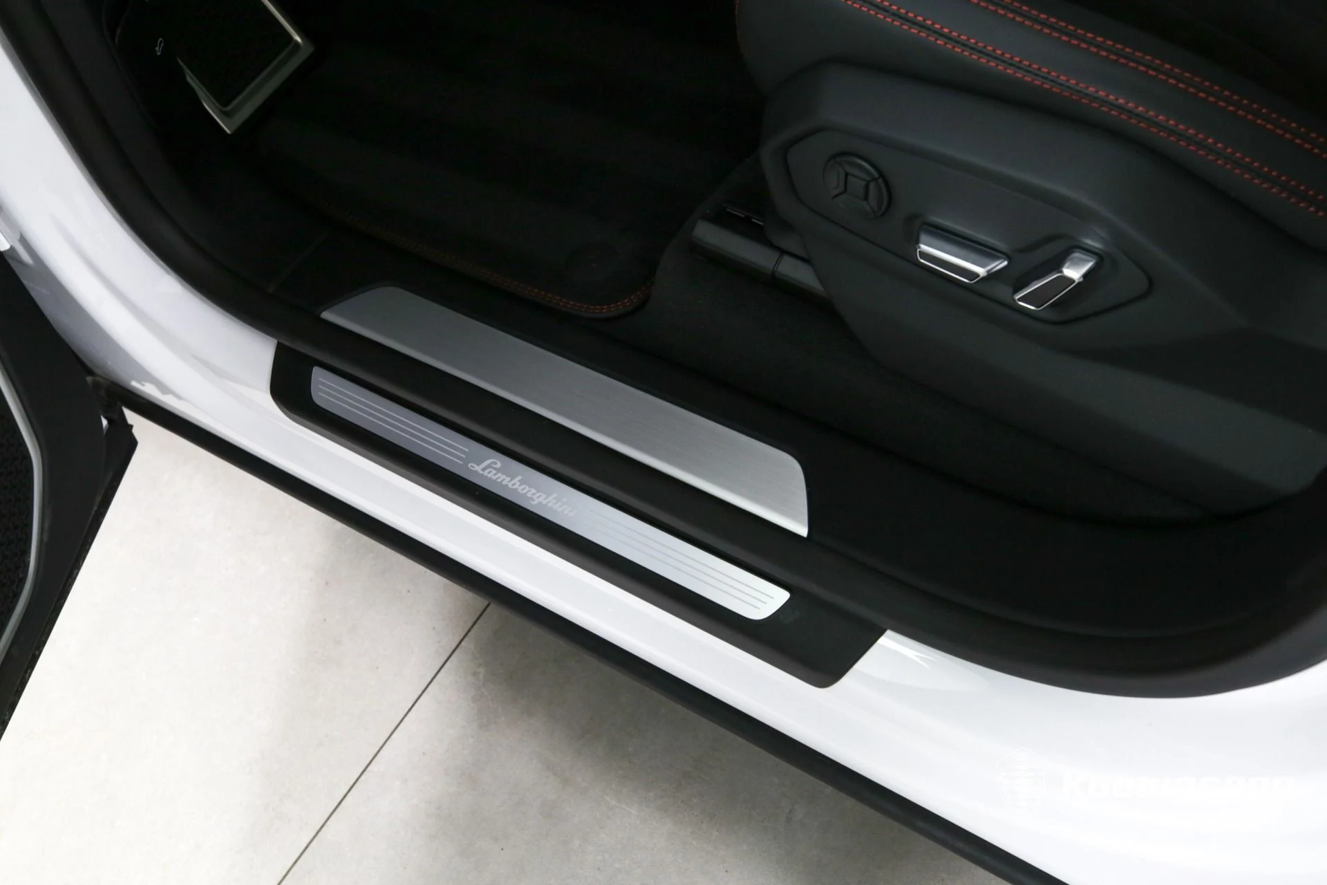 mph015_342596262_Used_2023_LAMBORGHINI_URUS_S_PEARL_CAPSULE_1720196278_b7bd7d7cc6