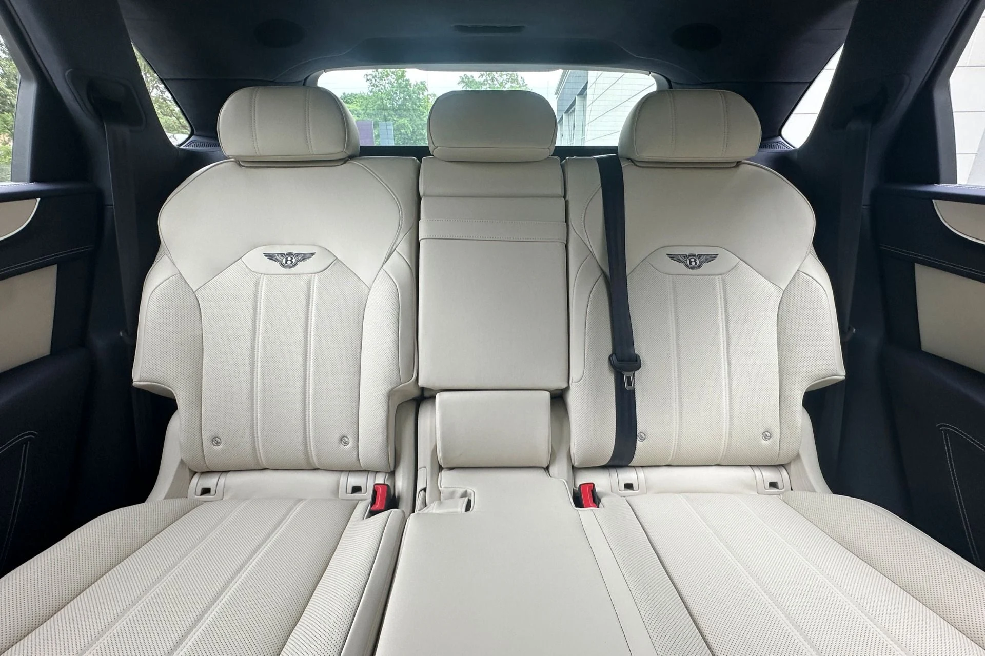 mph015_3426009468_New_2026_Bentley_Bentayga_V8_1784720137_517e57882e
