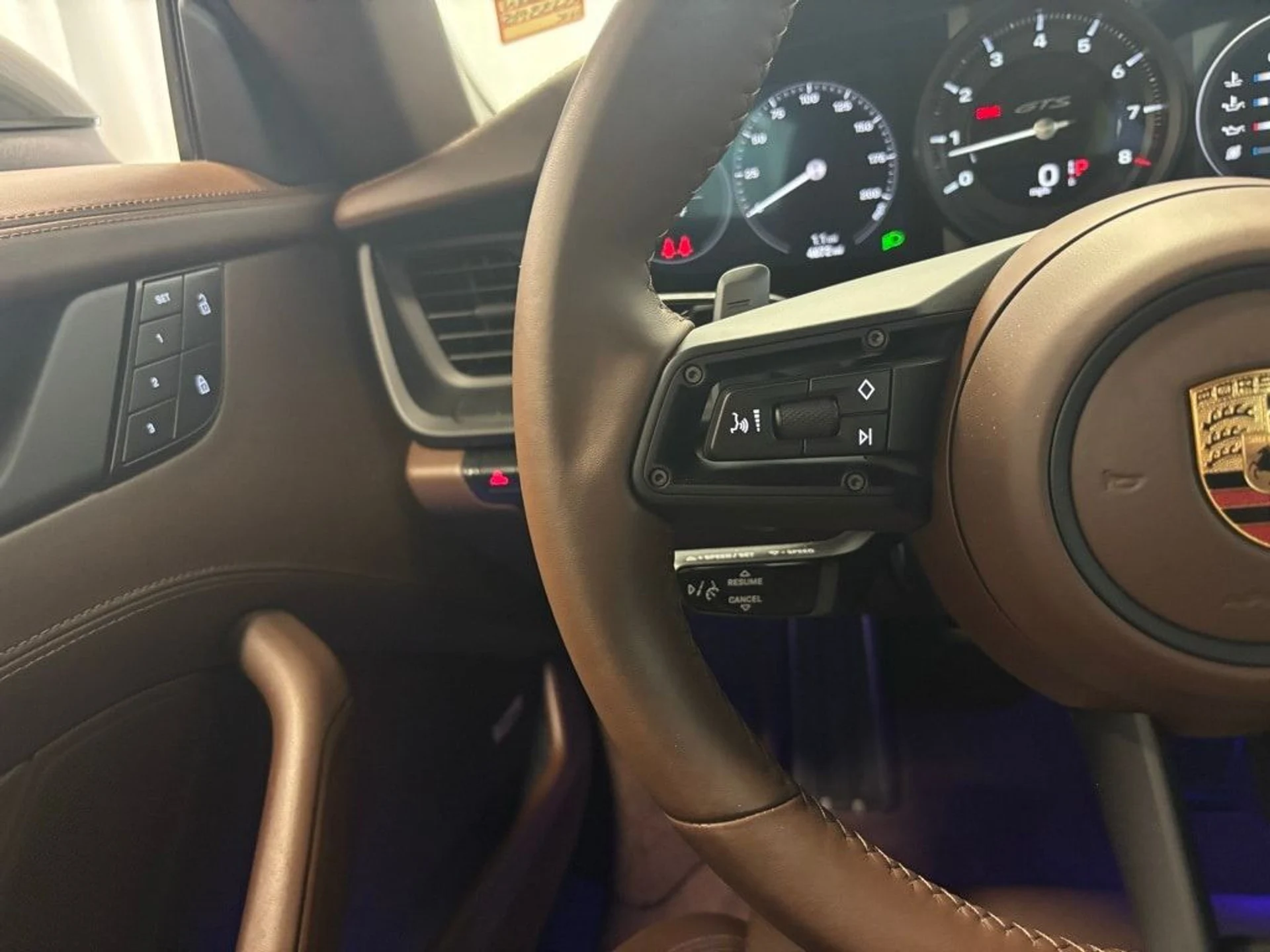 mph015_3427667302_d142f09af2f70bd734f3a482867cfe4ax_c933c479de