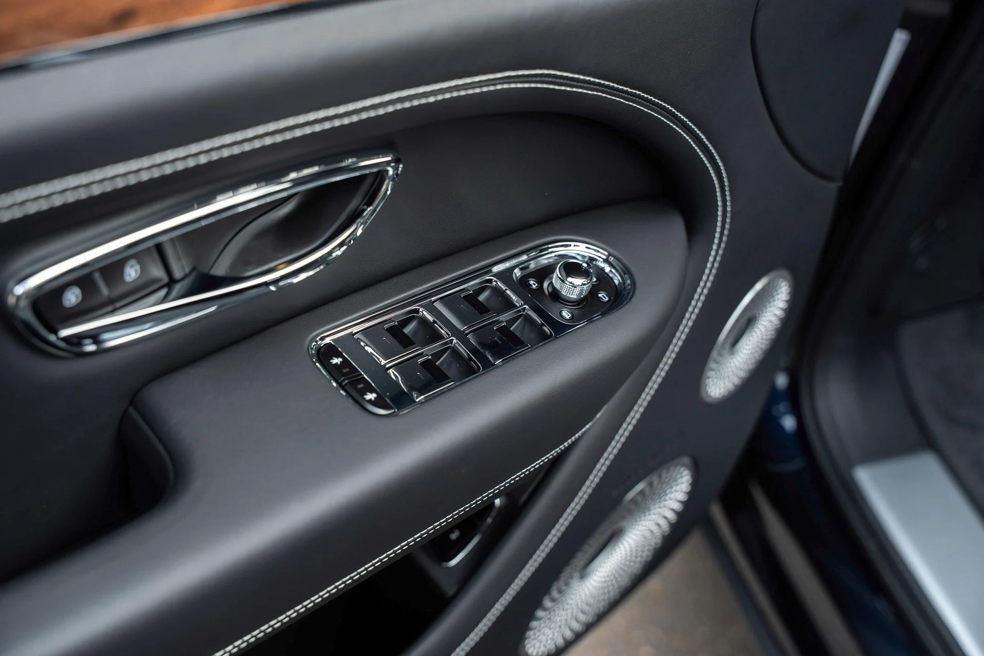 mph015_3435606021_470962004_69254b6f4f45499275380ff1_0a767921d6