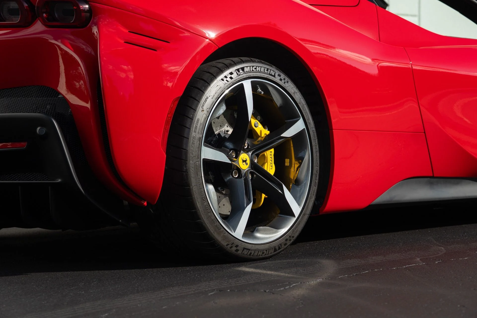 mph015_3441537558_Used_2024_Ferrari_SF_90_Spider_1759287826_e91171417d
