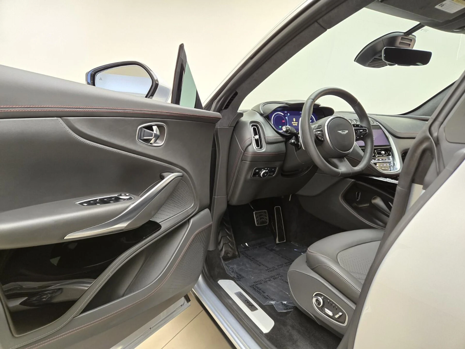 mph015_3443012952_Used_2024_Aston_Martin_DBX_1777355465_0dacd46bc9