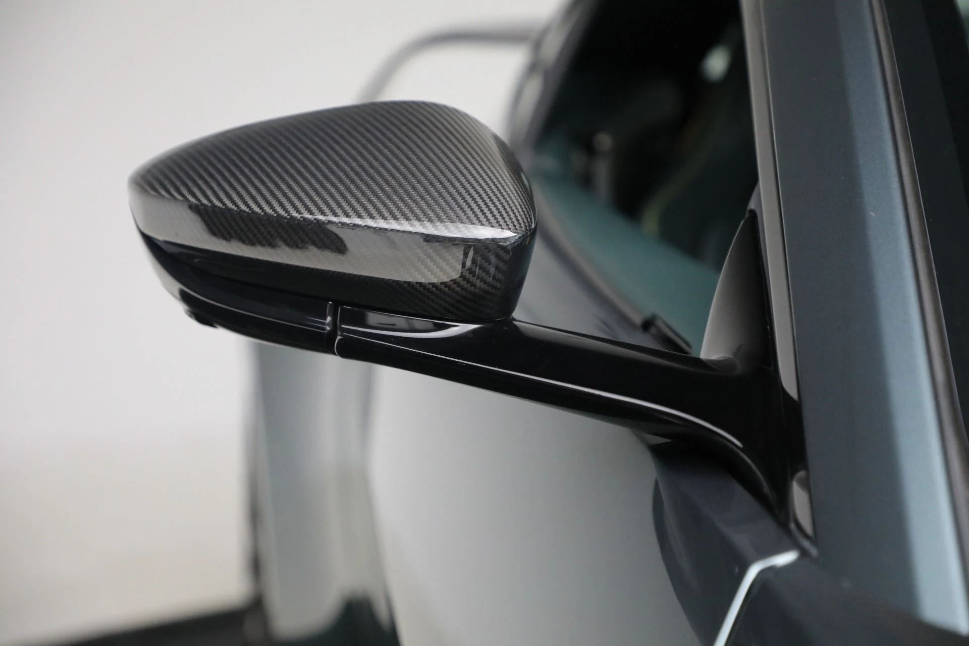 mph015_3449162927_Used_2023_Aston_Martin_Vantage_V12_c964d851b4