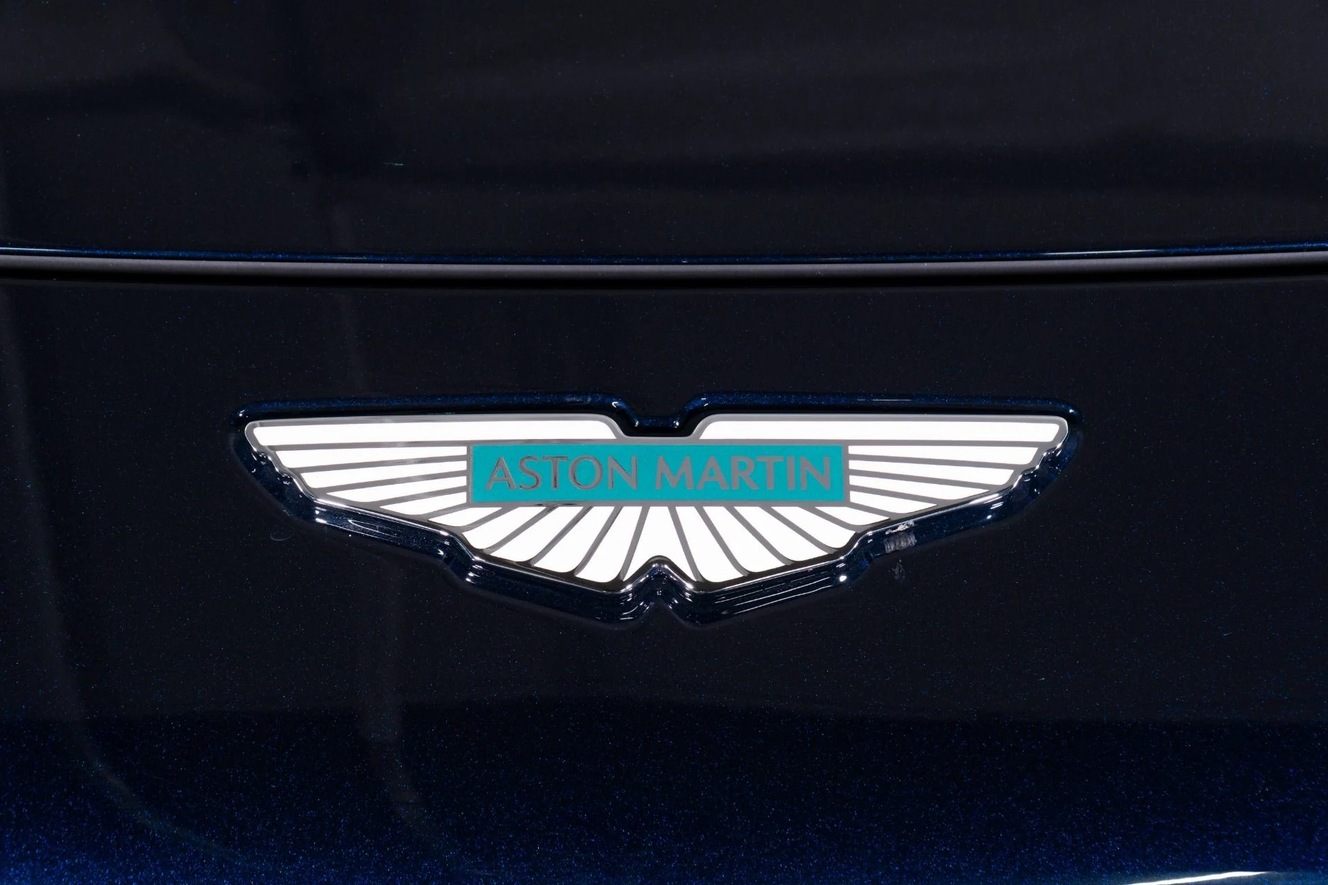 mph015_3453759732_New_2026_Aston_Martin_Vantage_1777652396_e24b9794bc