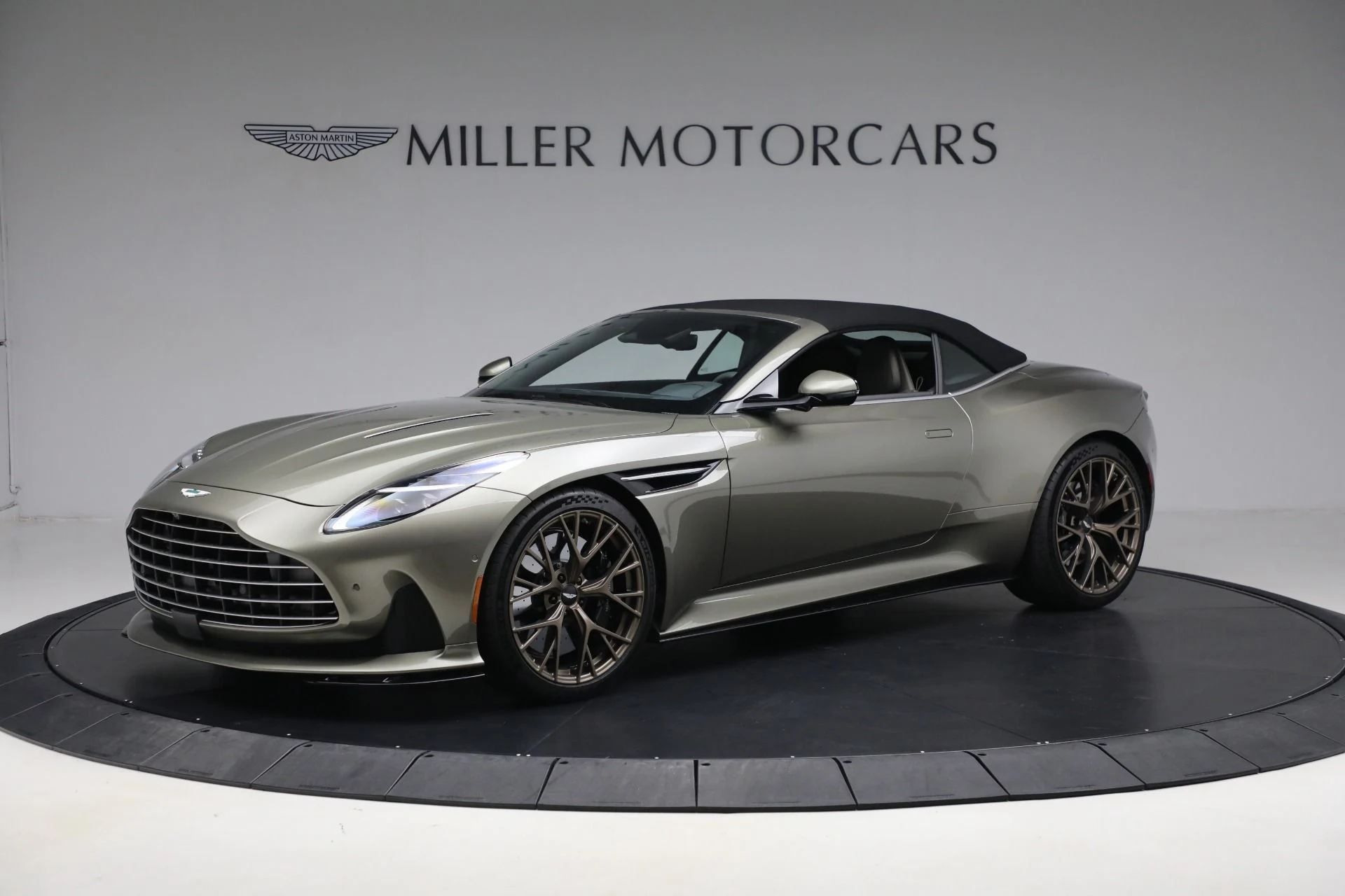 mph015_3457101376_New_2024_Aston_Martin_DB_12_Volante_9fded5d967