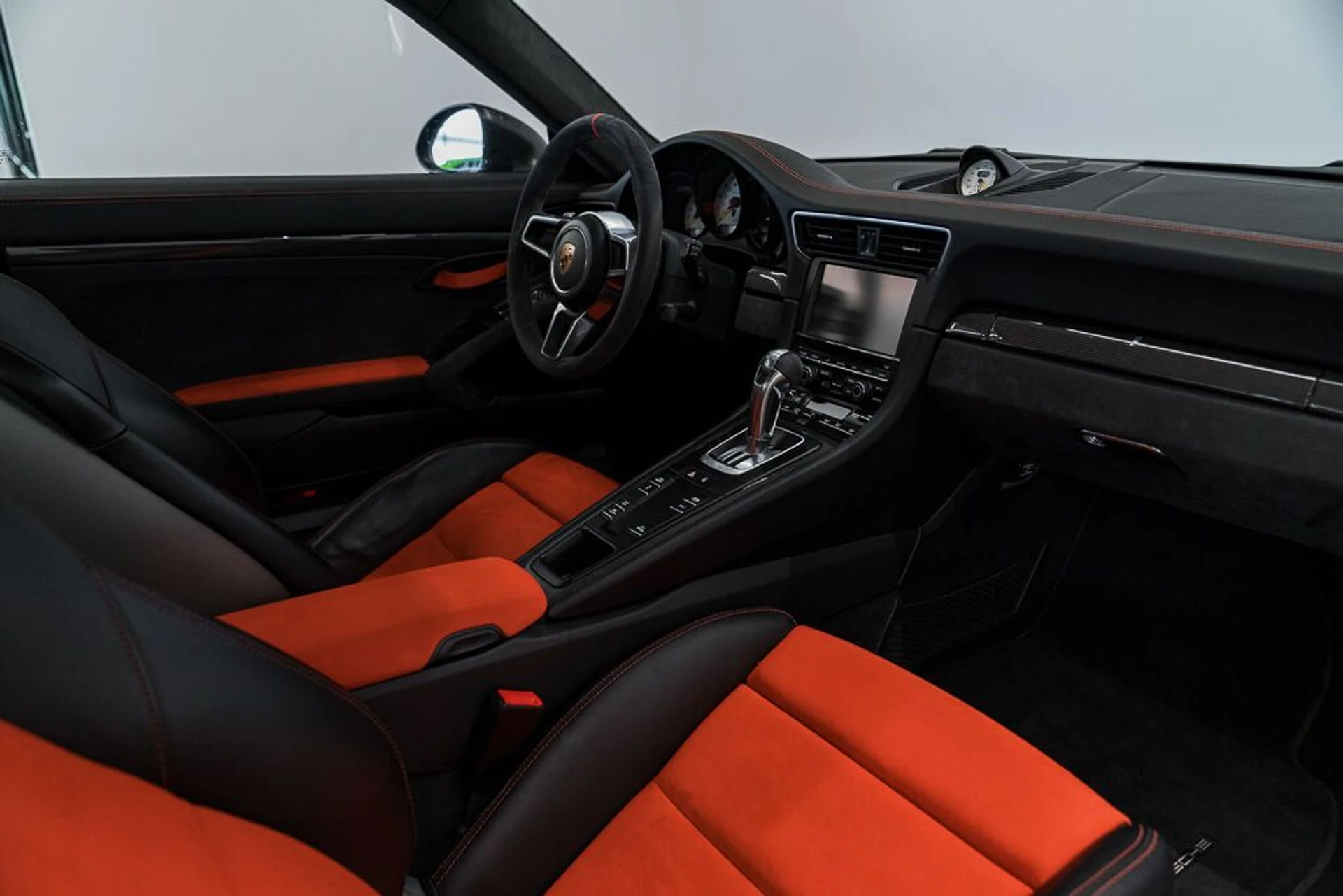 mph015_3461385038_porsche_911_2016_jpg_v_1758918548_abad886fda