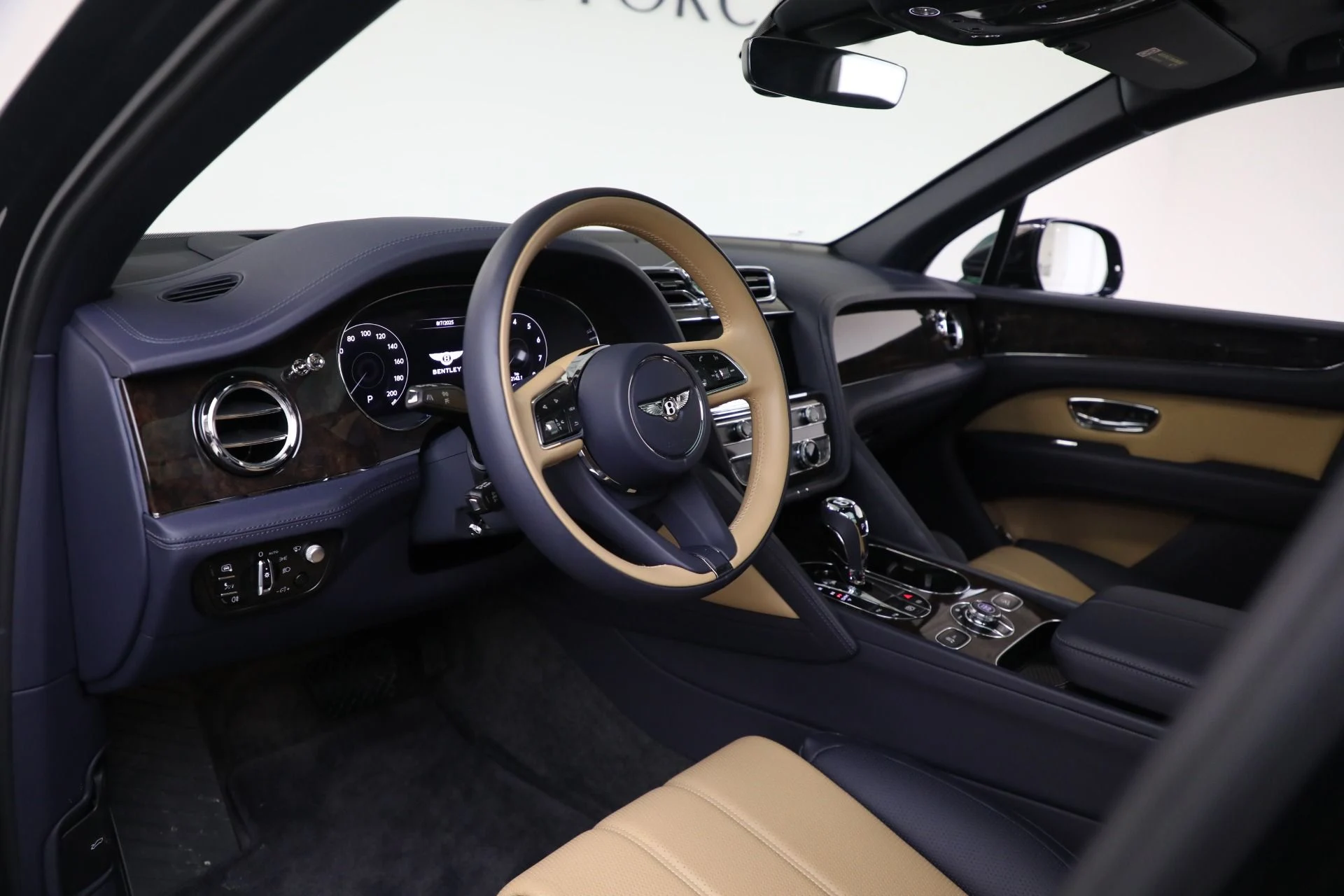 mph015_3463402488_Used_2022_Bentley_Bentayga_V8_4077394a51