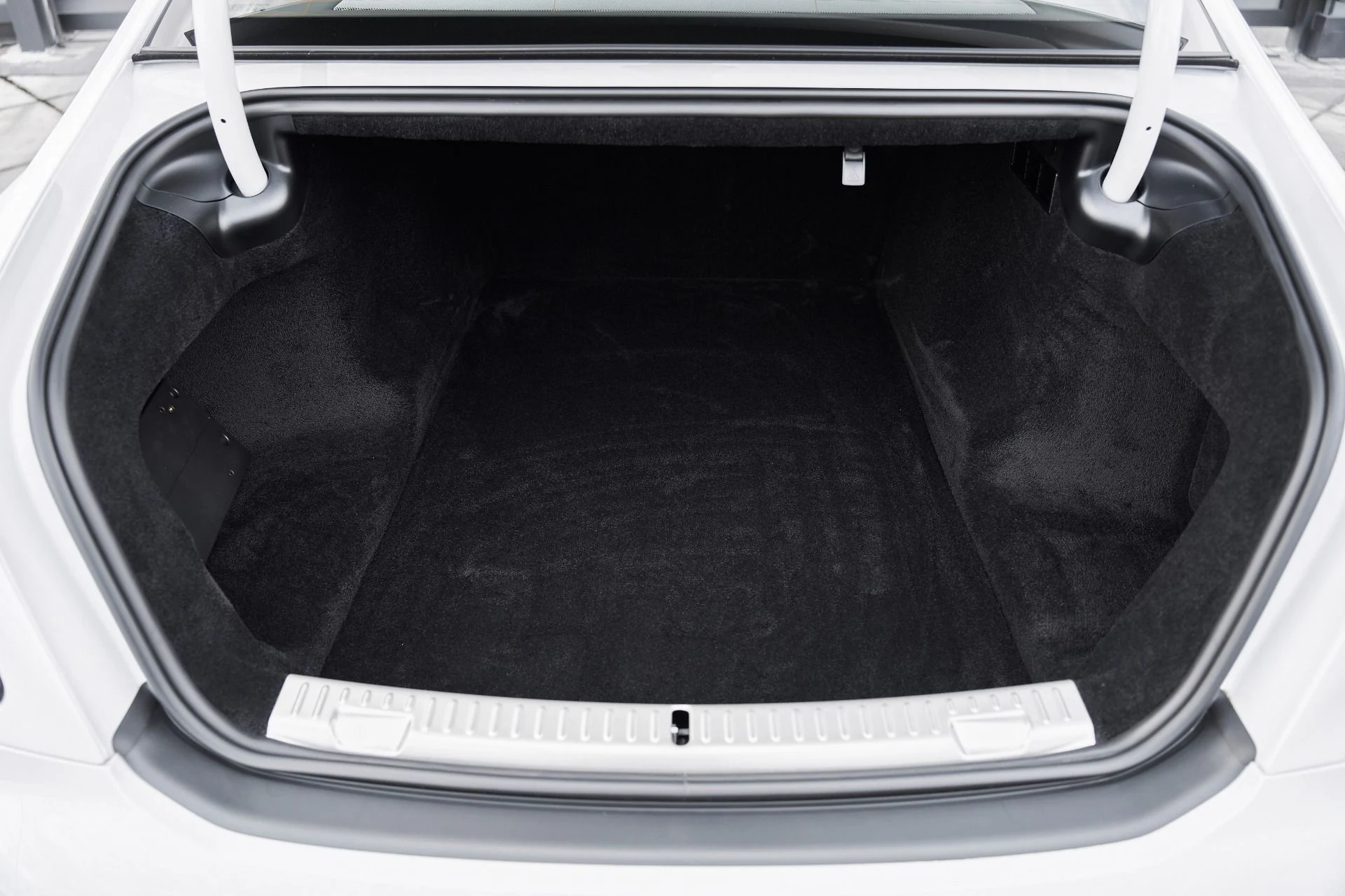 mph015_3464634426_Used_2025_Rolls_Royce_Ghost_Black_Badge_1763167762_5675fd538c