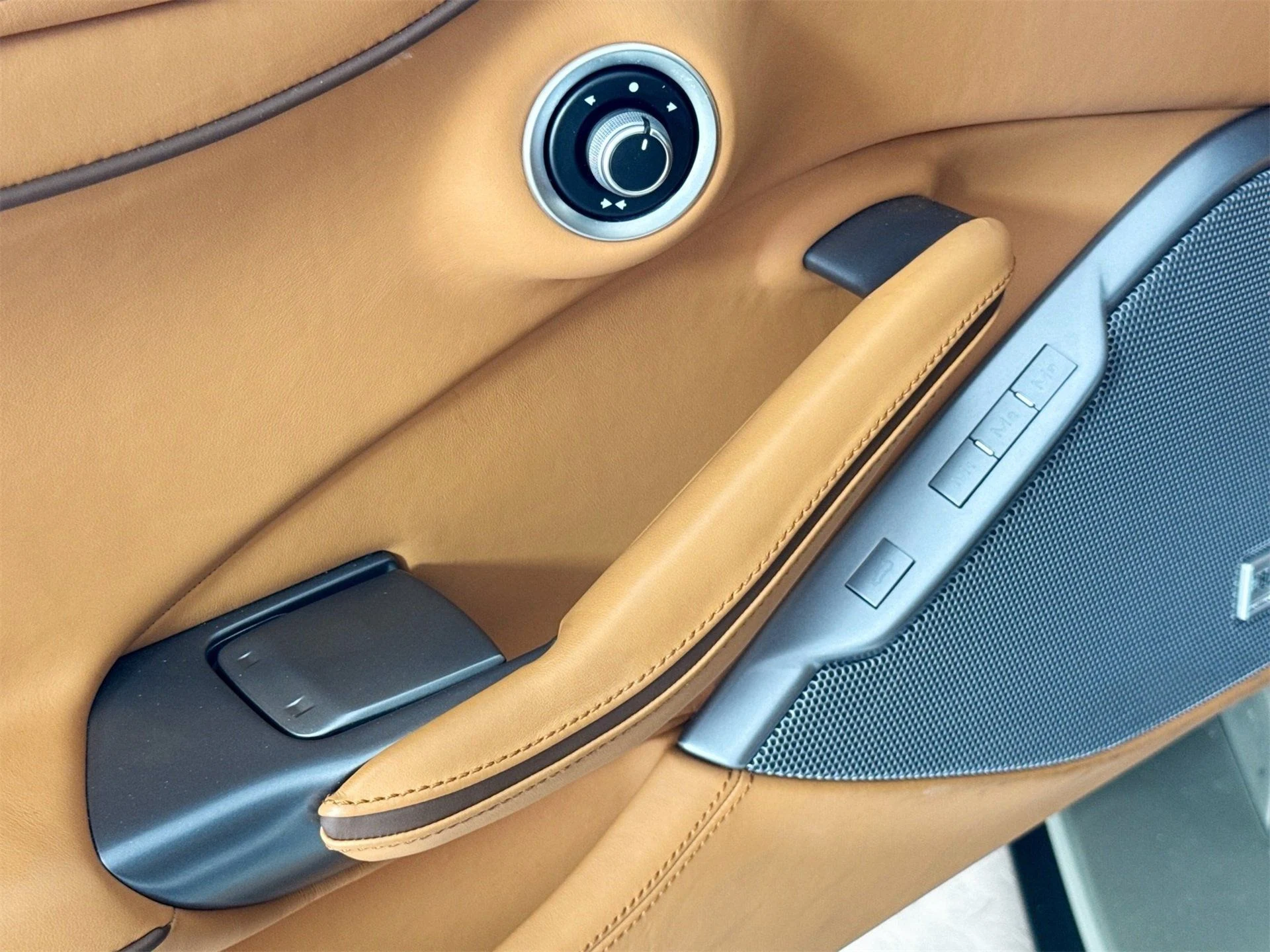 mph015_3466709112_100281d0ff7018eb44f16a8d0f921530_2d440b5766