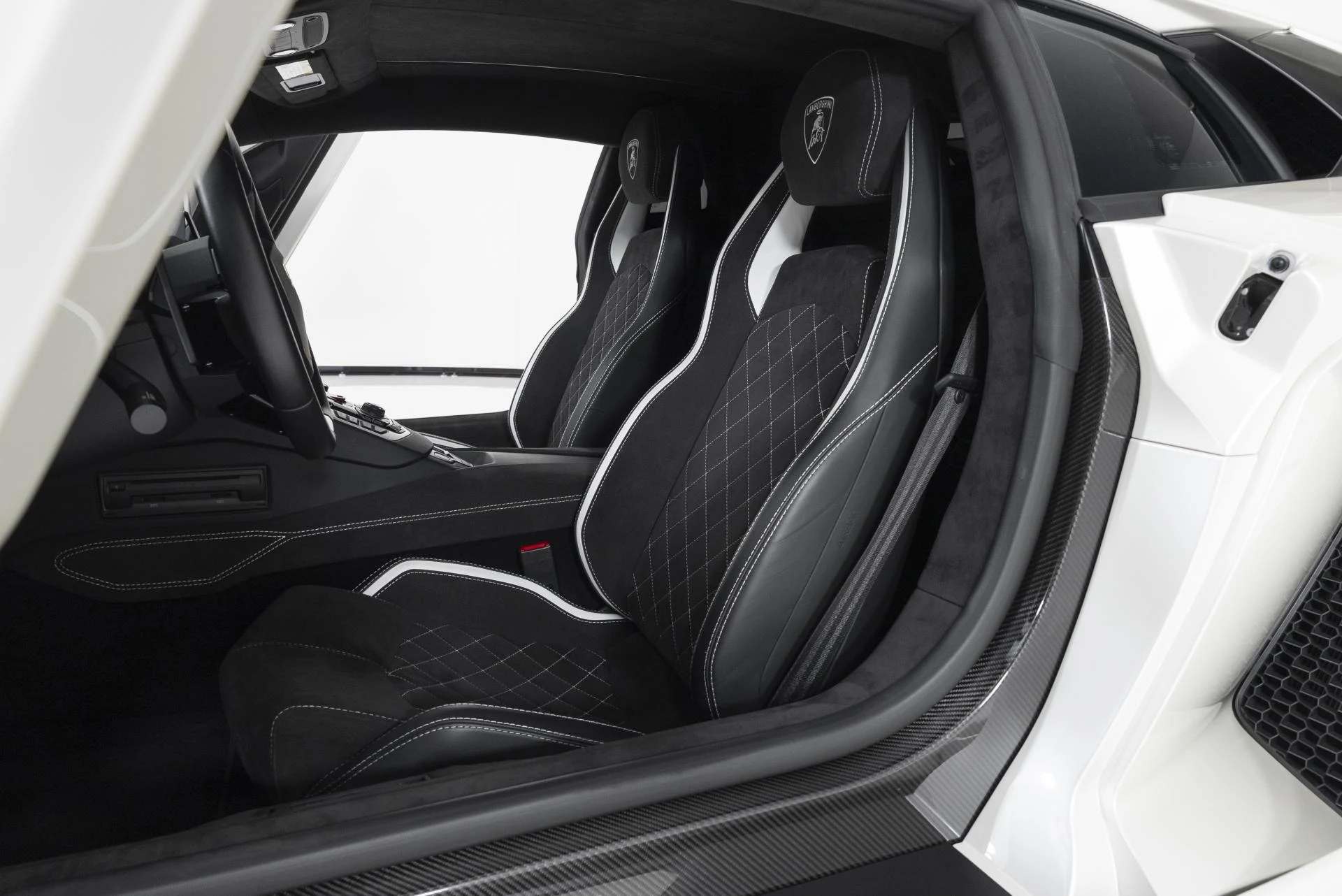 mph015_3470838427_Used_2018_Lamborghini_Aventador_LP_740_4_S_1752175719_3fa39b0231
