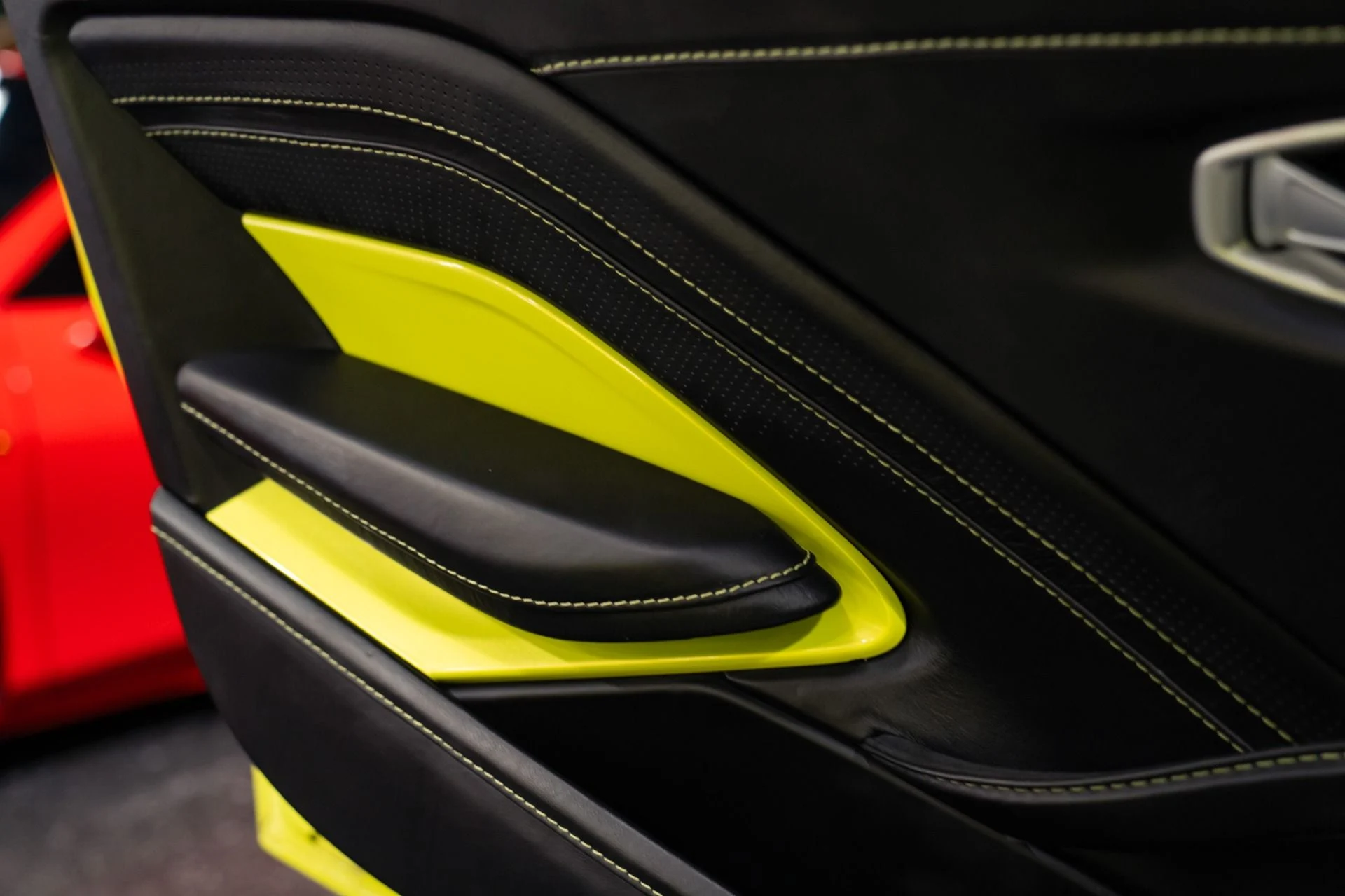 mph015_3477165957_Used_2019_Aston_Martin_Vantage_Paint_Matched_Interior_Trim_1785943447_f547995922