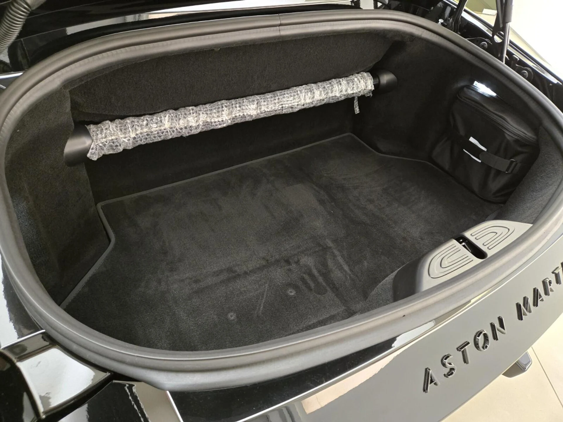 mph015_347782991_New_2026_Aston_Martin_Vantage_S_1776403022_49f9740717