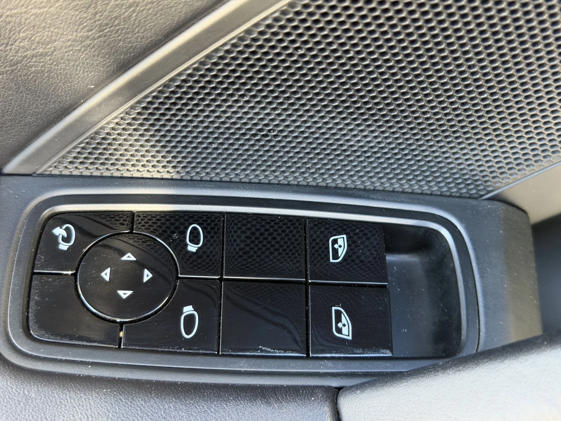 mph015_3484996044_516501b64ed8279e7a3b833ac9afd964x_461102757c