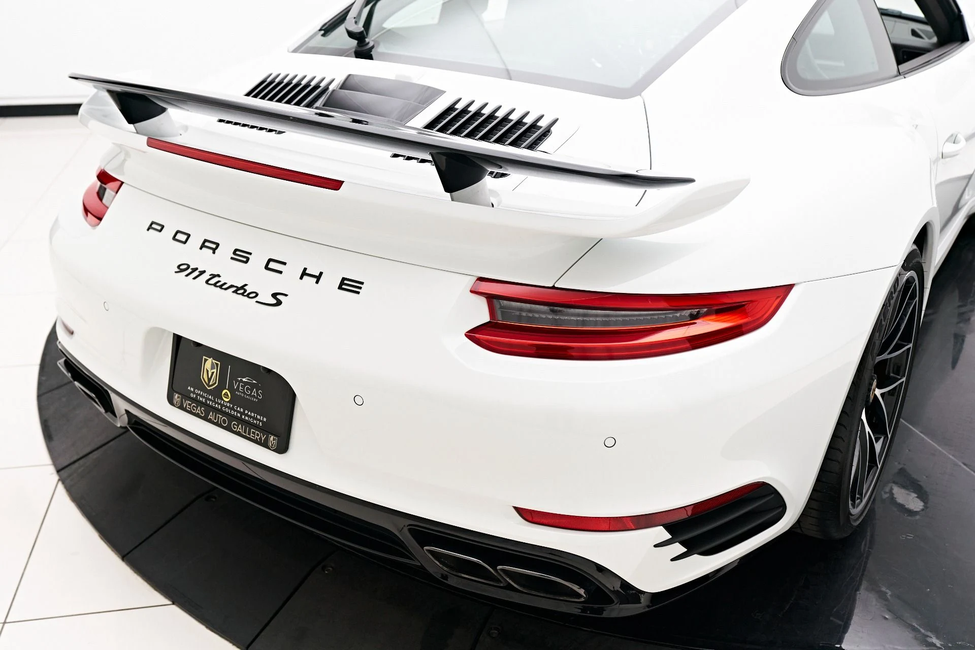 mph015_3486662329_Used_2019_Porsche_911_Turbo_S_1710196053_0a9c62d1e0