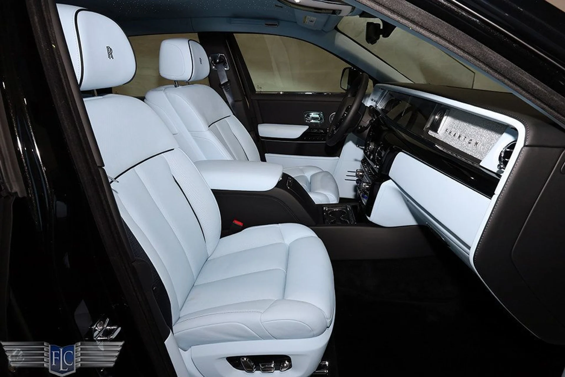 mph015_3487813903_used_2025_rolls_royce_phantom_sedan_9689_22959551_16_1024_6c62c2fbd1