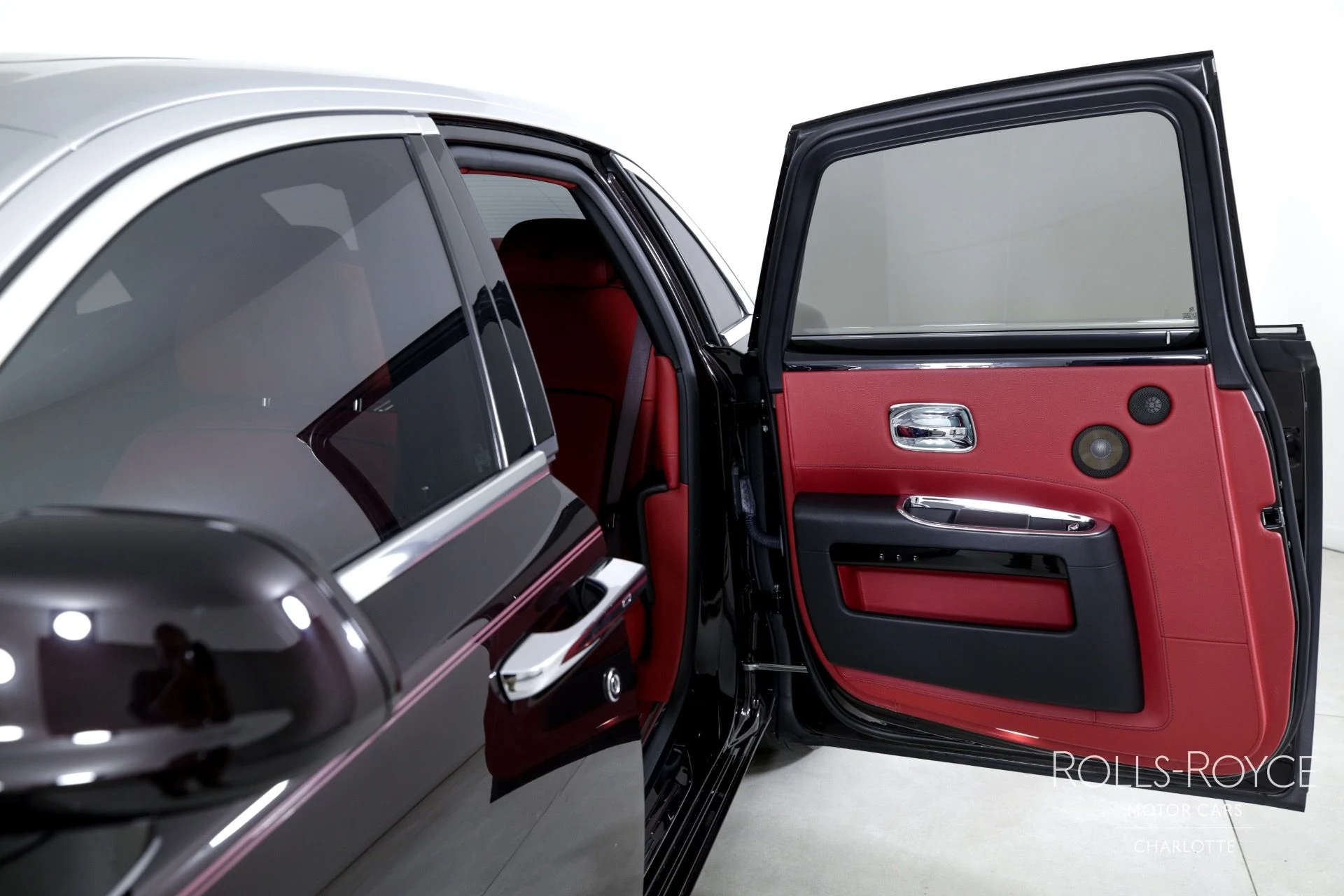 mph015_3491254421_Used_2014_Rolls_Royce_Ghost_1747161700_b472055af2