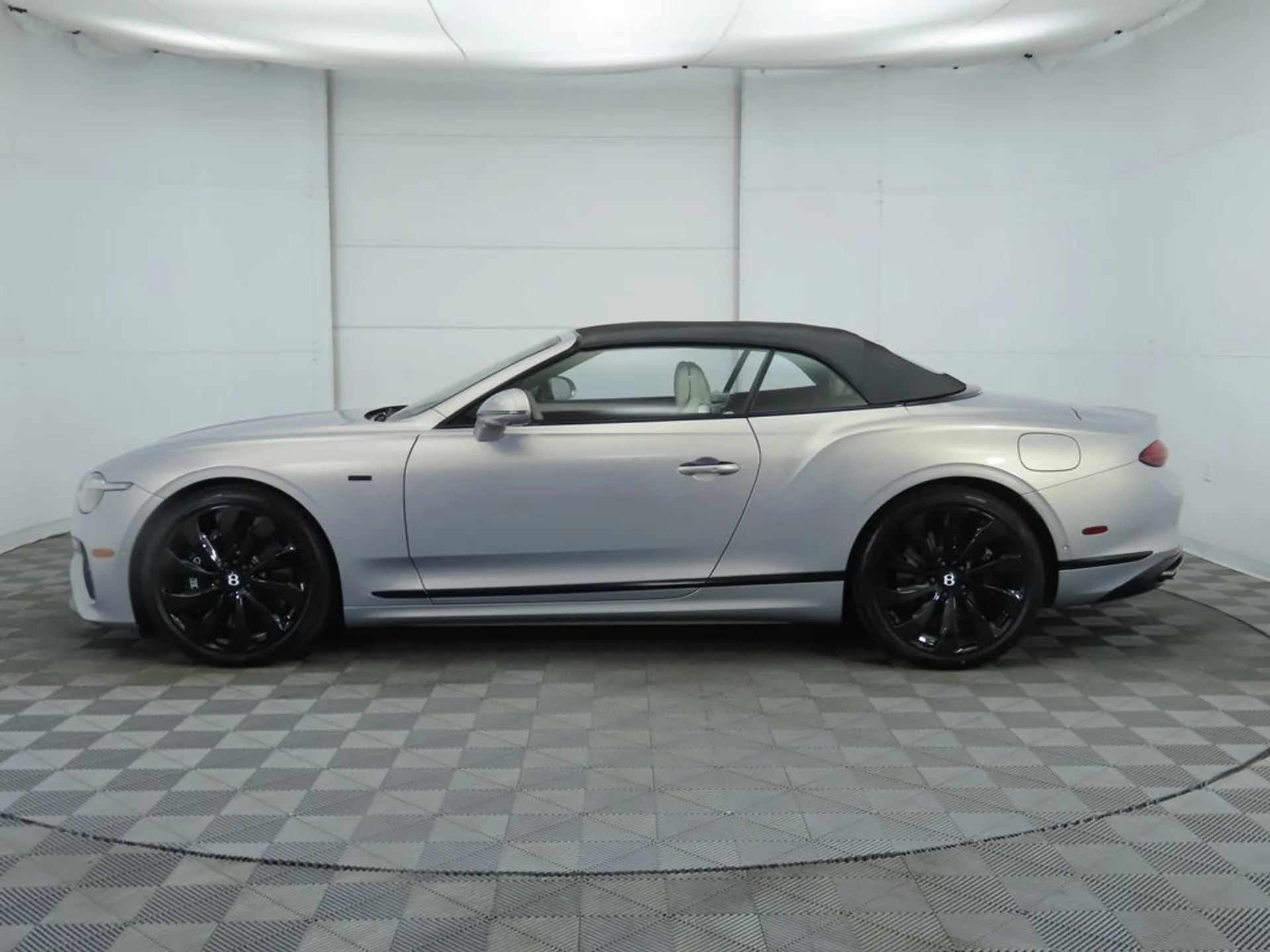 mph015_3494252544_new_2025_bentley_continental_gtblackeditionconvertible_8119_22910189_16_1024_d659968585