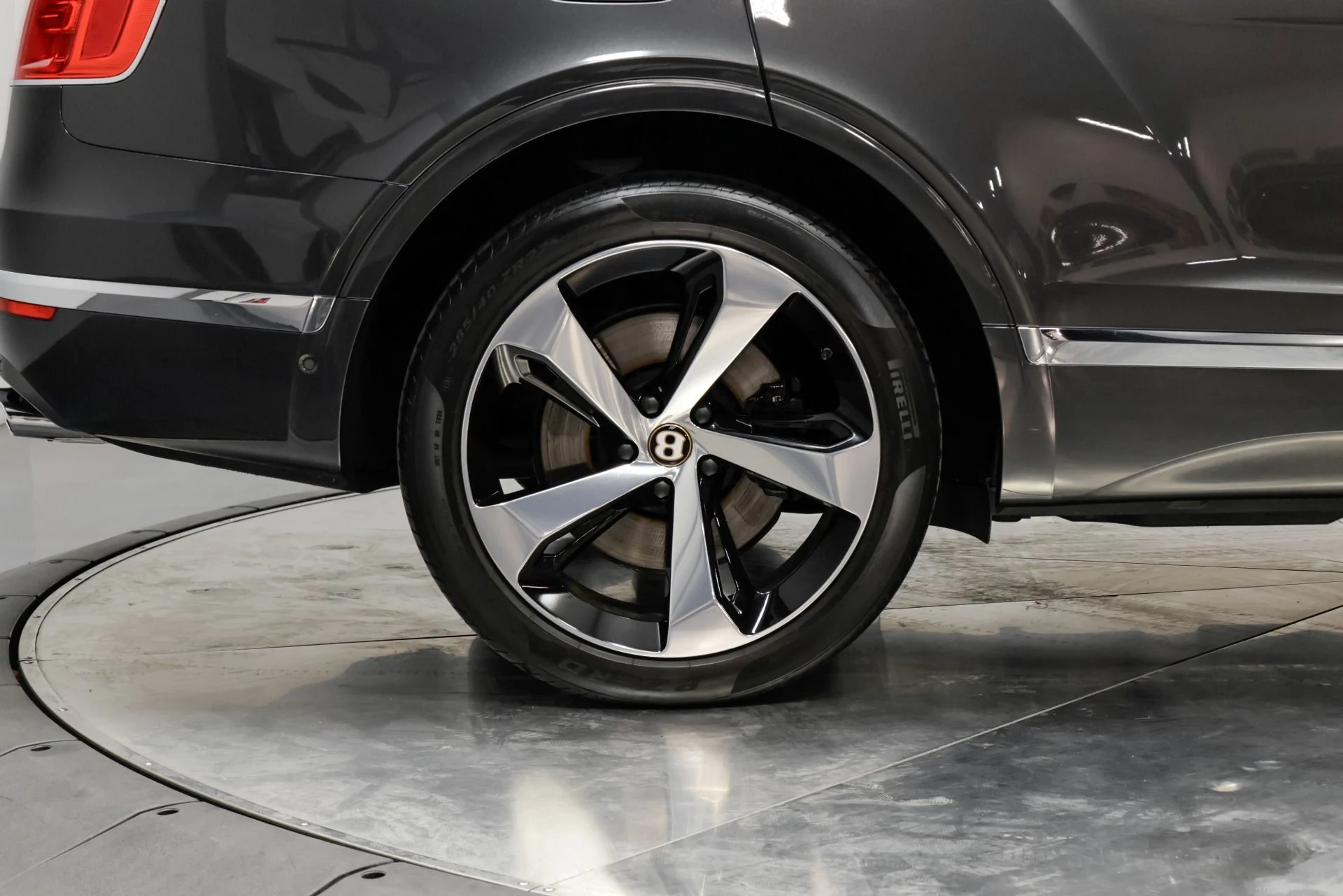 mph015_350284496_Used_2020_Bentley_Bentayga_V8_1761664862_efc756581c