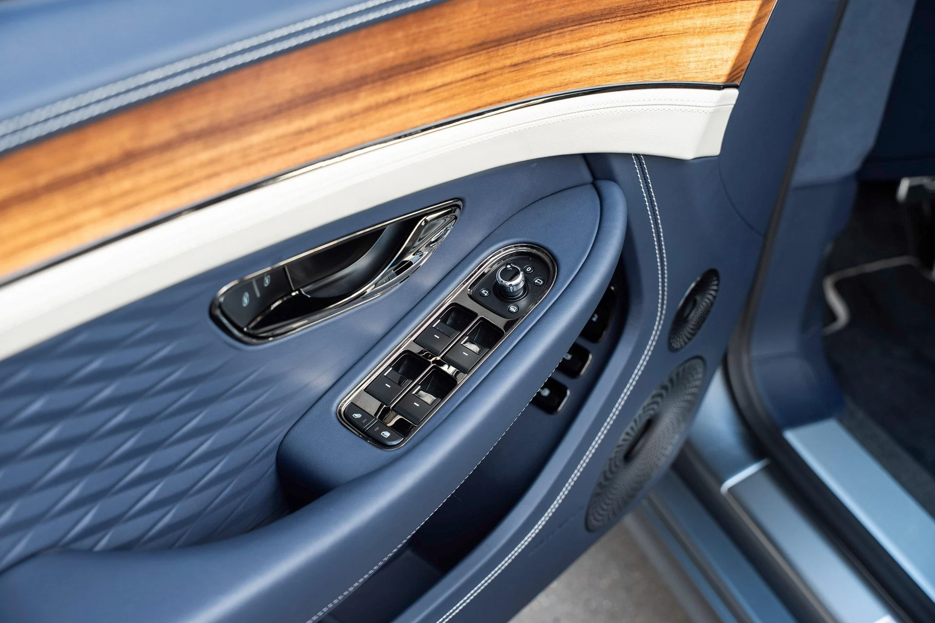 mph015_3504436574_470961998_691debee7425967942f2fec8_7092bf200c