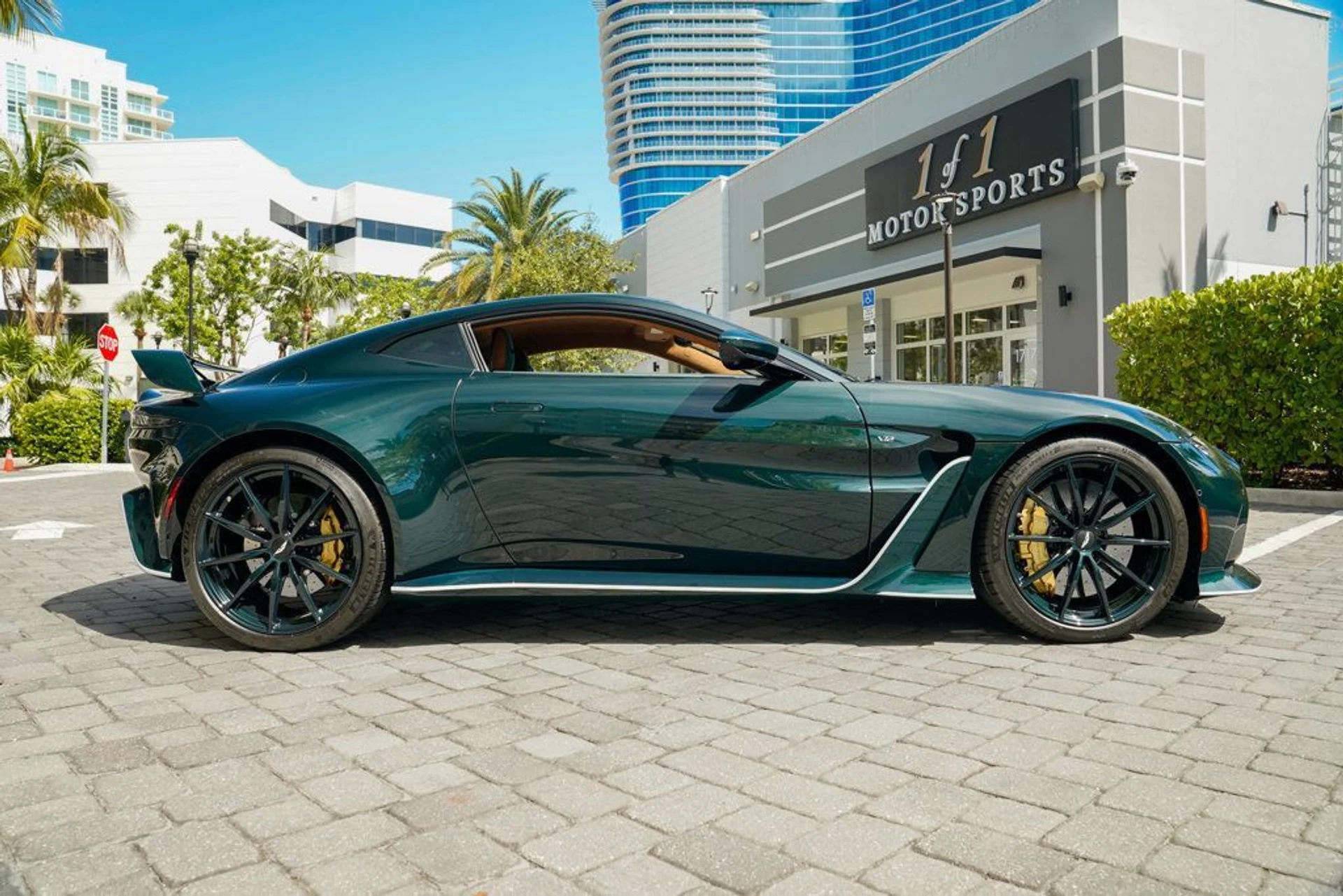 mph015_3511620545_used_2023_aston_martin_vantage_v12coupe_14354_22896697_16_1024_622d645146