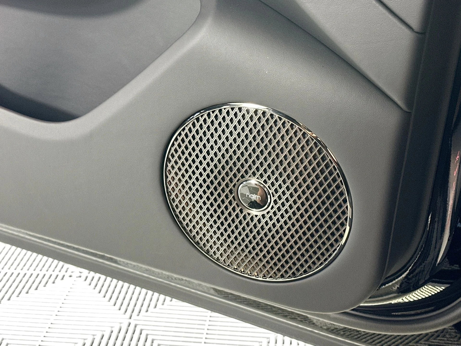 mph015_3515776555_16_1382179619